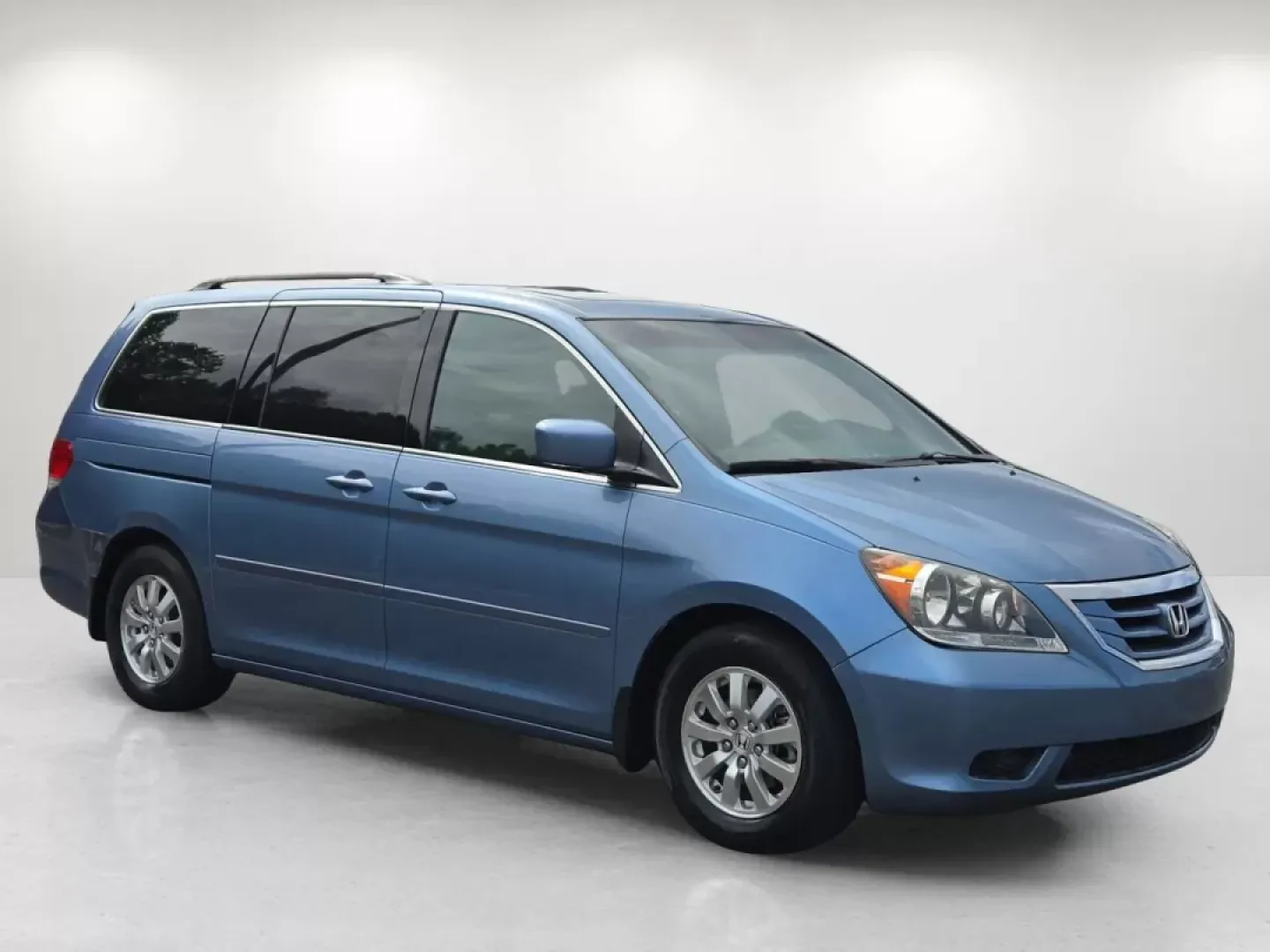 2010 Honda Odyssey EX-L (5FNRL3H67AB) with an Other engine, located at 1430 Gateway Drive, Opelika, AL, 36801, (334) 239-0944, 32.637871, -85.409790 - **Discover Family Adventures with the 2010 Honda Odyssey EX-L at Gils Auto in Phenix City, AL!**<br /> <br /> Are you searching for the perfect vehicle for your growing family or planning a weekend road trip? Look no further than the stunning 2010 Honda Odyssey EX-L, available now at Gils Auto, a le - Photo#3