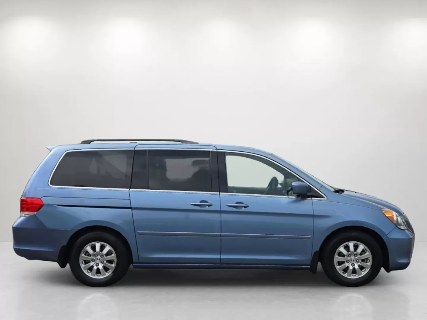 2010 Honda Odyssey EX-L (5FNRL3H67AB) with an Other engine, located at 1430 Gateway Drive, Opelika, AL, 36801, (334) 239-0944, 32.637871, -85.409790 - **Discover Family Adventures with the 2010 Honda Odyssey EX-L at Gils Auto in Phenix City, AL!**<br /> <br /> Are you searching for the perfect vehicle for your growing family or planning a weekend road trip? Look no further than the stunning 2010 Honda Odyssey EX-L, available now at Gils Auto, a le - Photo#4