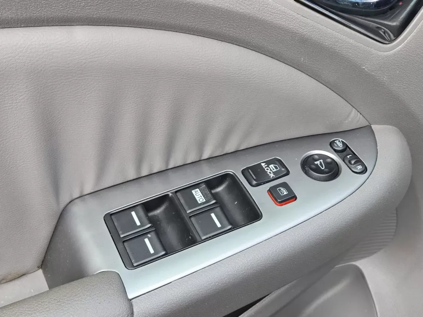 2010 Honda Odyssey EX-L (5FNRL3H67AB) with an Other engine, located at 1430 Gateway Drive, Opelika, AL, 36801, (334) 239-0944, 32.637871, -85.409790 - **Discover Family Adventures with the 2010 Honda Odyssey EX-L at Gils Auto in Phenix City, AL!**<br /> <br /> Are you searching for the perfect vehicle for your growing family or planning a weekend road trip? Look no further than the stunning 2010 Honda Odyssey EX-L, available now at Gils Auto, a le - Photo#10