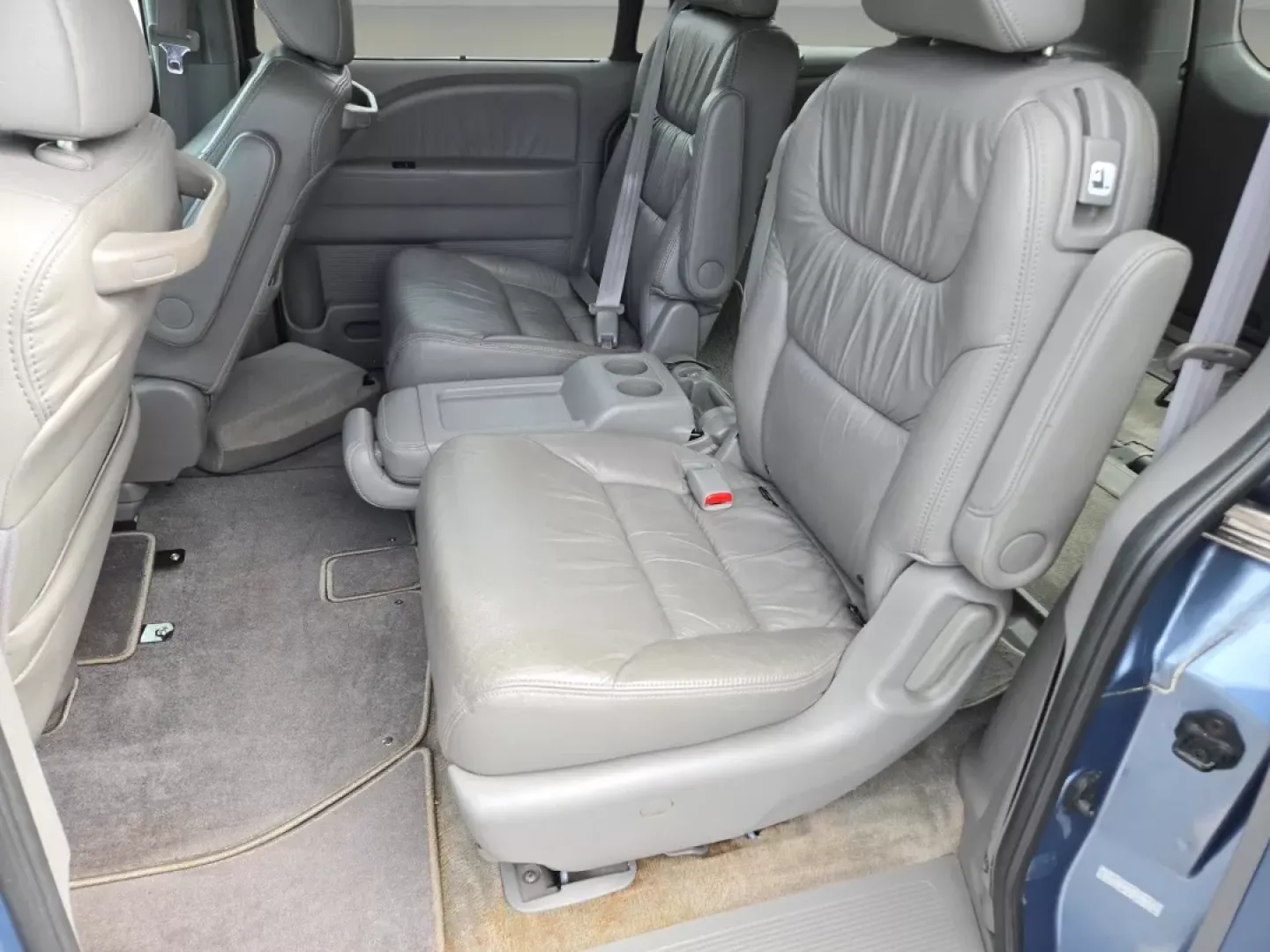 2010 Honda Odyssey EX-L (5FNRL3H67AB) with an Other engine, located at 1430 Gateway Drive, Opelika, AL, 36801, (334) 239-0944, 32.637871, -85.409790 - **Discover Family Adventures with the 2010 Honda Odyssey EX-L at Gils Auto in Phenix City, AL!**<br /> <br /> Are you searching for the perfect vehicle for your growing family or planning a weekend road trip? Look no further than the stunning 2010 Honda Odyssey EX-L, available now at Gils Auto, a le - Photo#12