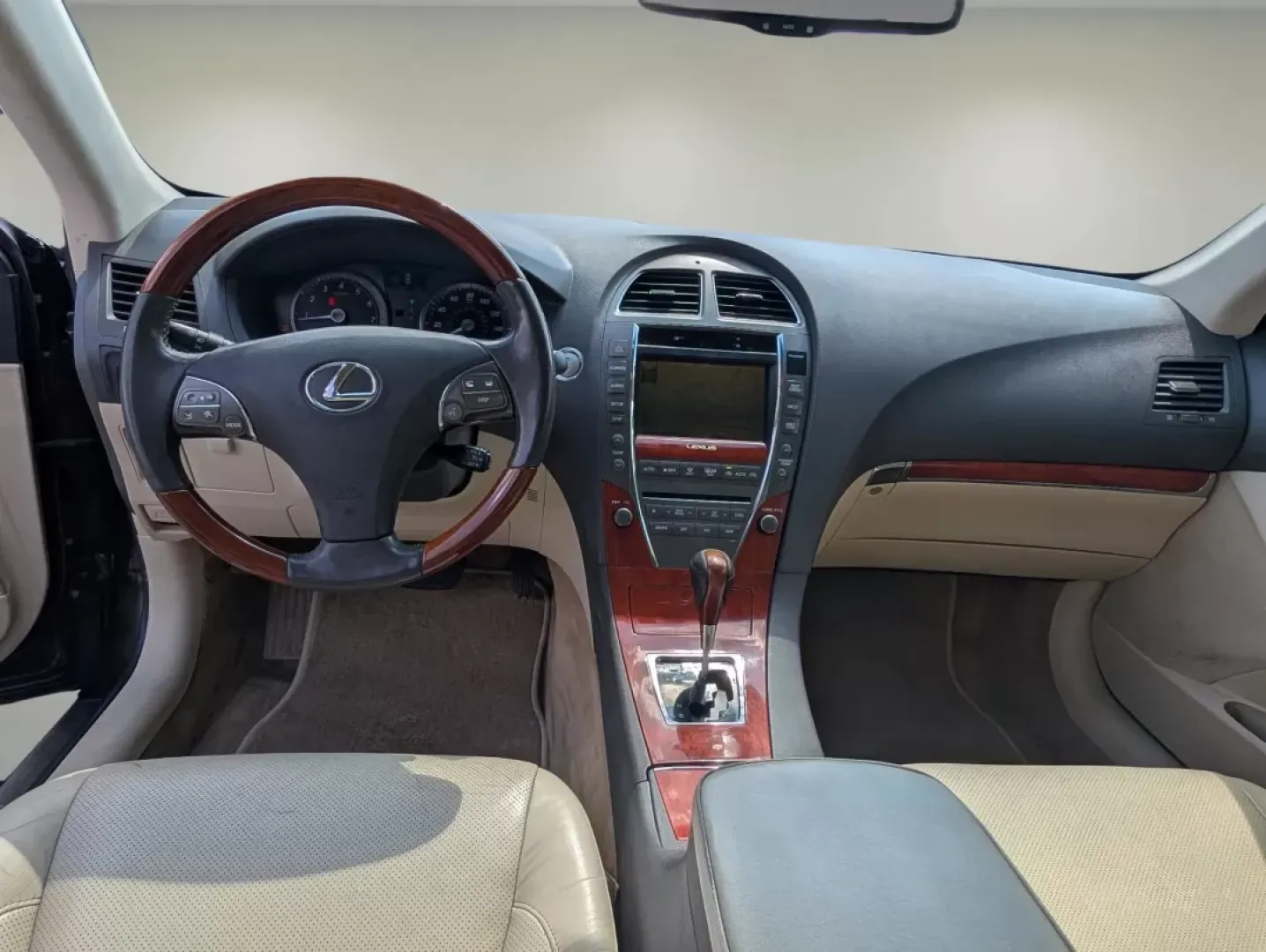 2010 Lexus ES 350 (JTHBK1EG1A2) with an Other engine, located at 3959 U.S. 80 W, Phenix City, AL, 36870, (334) 297-4885, 32.469296, -85.135185 - **Elevate Your Commute with Luxury: 2010 Lexus ES 350 at Gils Auto!**<br /> <br /> Are you ready to transform your daily drive into a luxurious experience? The stunning 2010 Lexus ES 350 is perfect for those who crave style, comfort, and advanced technology while navigating the busy streets of Pheni - Photo#11