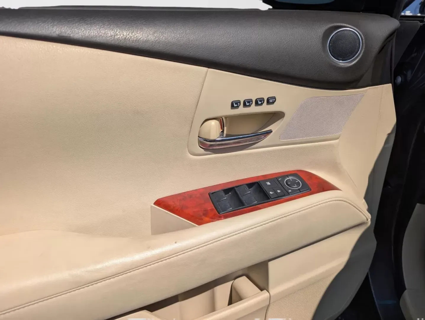 2010 Lexus RX 350 (2T2BK1BA3AC) with an Other engine, located at 1430 Gateway Drive, Opelika, AL, 36801, (334) 239-0944, 32.637871, -85.409790 - Are you searching for the perfect SUV that seamlessly blends comfort, reliability, and performance for your daily adventures or weekend getaways? Look no further than this stunning **2010 Lexus RX 350**, available now at **Gils Auto** in **Phenix City, AL**. This versatile all-wheel-drive SUV is not - Photo#8