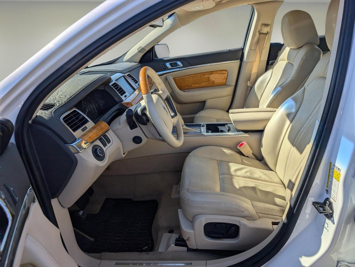 2010 Lincoln MKS (1LNHL9ER6AG) with an Gas V6 3.7L/ engine, 6-Speed Automatic w/OD w/Select-Shift transmission, located at 3959 U.S. 80 W, Phenix City, AL, 36870, (334) 297-4885, 32.469296, -85.135185 - 2010 Lincoln MKS - Photo#10