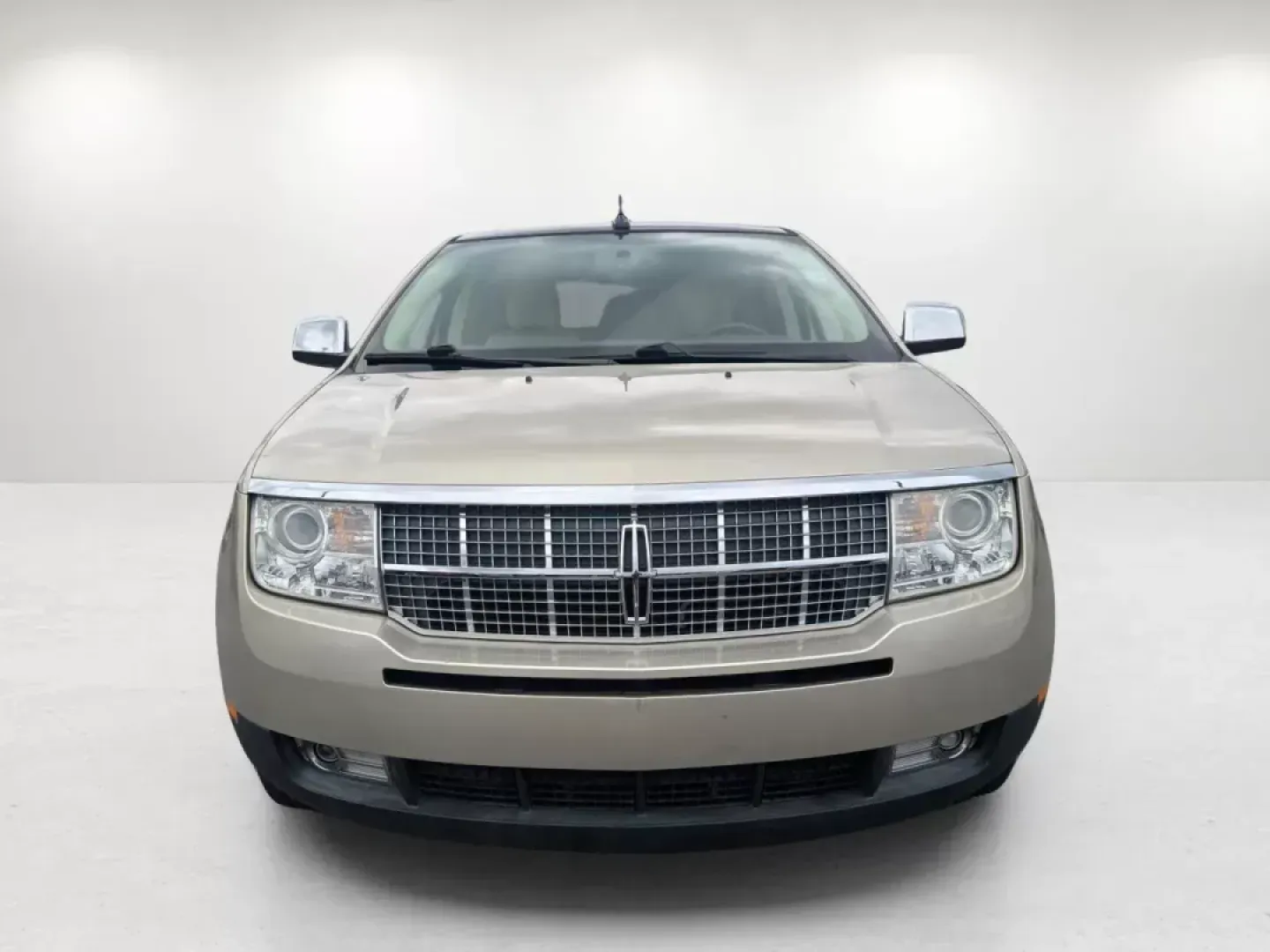 2010 Lincoln MKX (2LMDJ6JC4AB) with an Gas V6 3.5L/213 engine, 6-Speed w/OD Automatic transmission, located at 3959 U.S. 80 W, Phenix City, AL, 36870, (334) 297-4885, 32.469296, -85.135185 - 2010 Lincoln MKX - Photo#2
