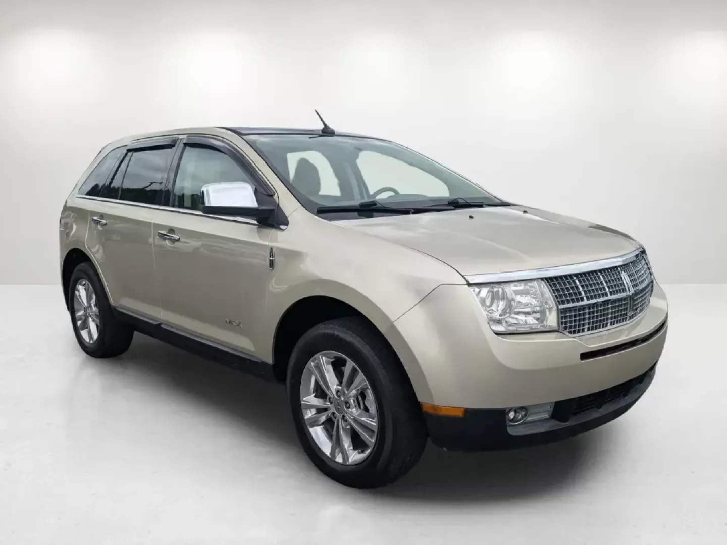 2010 Lincoln MKX (2LMDJ6JC4AB) with an Gas V6 3.5L/213 engine, 6-Speed w/OD Automatic transmission, located at 3959 U.S. 80 W, Phenix City, AL, 36870, (334) 297-4885, 32.469296, -85.135185 - 2010 Lincoln MKX - Photo#3