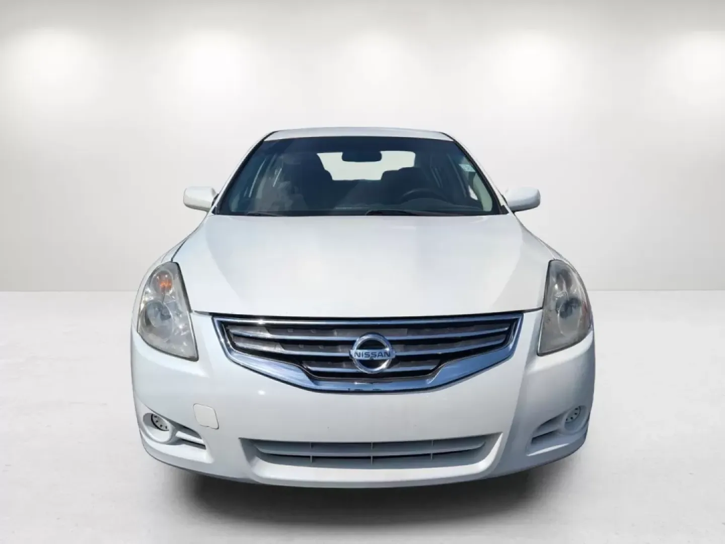 2010 Winter Frost Pearl /Charcoal Nissan Altima 2.5 S (1N4AL2AP9AN) with an Other engine, located at 1430 Gateway Drive, Opelika, AL, 36801, (334) 239-0944, 32.637871, -85.409790 - Discover the perfect blend of style, comfort, and affordability with this 2010 Nissan Altima 2.5 S, ideal for budget-conscious buyers searching for a reliable sedan that fits seamlessly into their busy lifestyles. Whether you're commuting to work, running errands around Phenix City, or embarking on - Photo#2