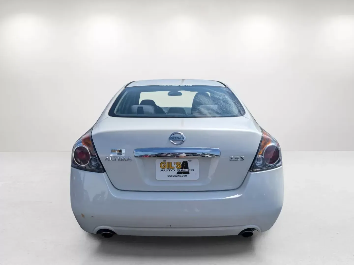 2010 Winter Frost Pearl /Charcoal Nissan Altima 2.5 S (1N4AL2AP9AN) with an Other engine, located at 1430 Gateway Drive, Opelika, AL, 36801, (334) 239-0944, 32.637871, -85.409790 - Discover the perfect blend of style, comfort, and affordability with this 2010 Nissan Altima 2.5 S, ideal for budget-conscious buyers searching for a reliable sedan that fits seamlessly into their busy lifestyles. Whether you're commuting to work, running errands around Phenix City, or embarking on - Photo#6