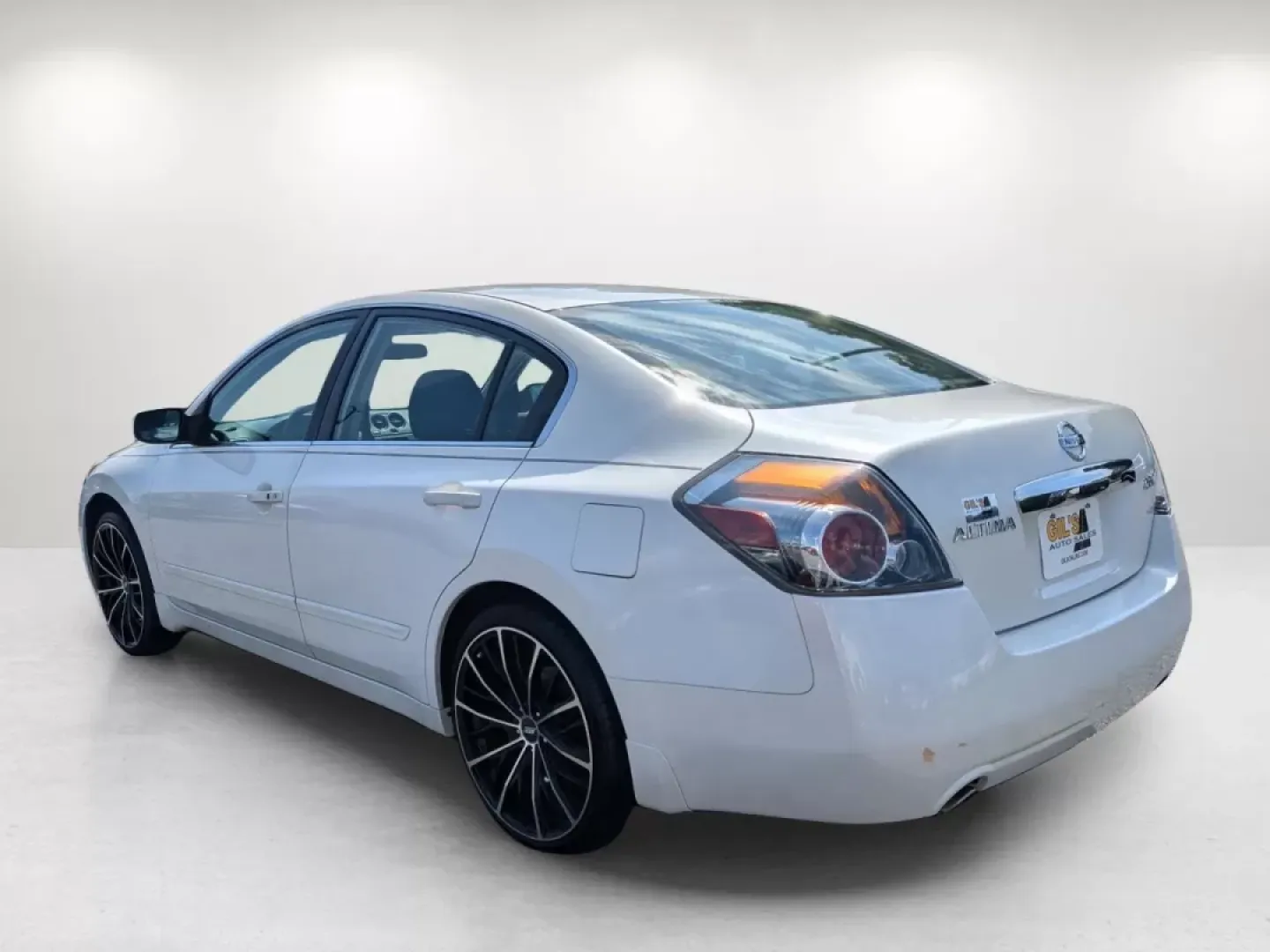 2010 Winter Frost Pearl /Charcoal Nissan Altima 2.5 S (1N4AL2AP9AN) with an Other engine, located at 1430 Gateway Drive, Opelika, AL, 36801, (334) 239-0944, 32.637871, -85.409790 - Discover the perfect blend of style, comfort, and affordability with this 2010 Nissan Altima 2.5 S, ideal for budget-conscious buyers searching for a reliable sedan that fits seamlessly into their busy lifestyles. Whether you're commuting to work, running errands around Phenix City, or embarking on - Photo#7