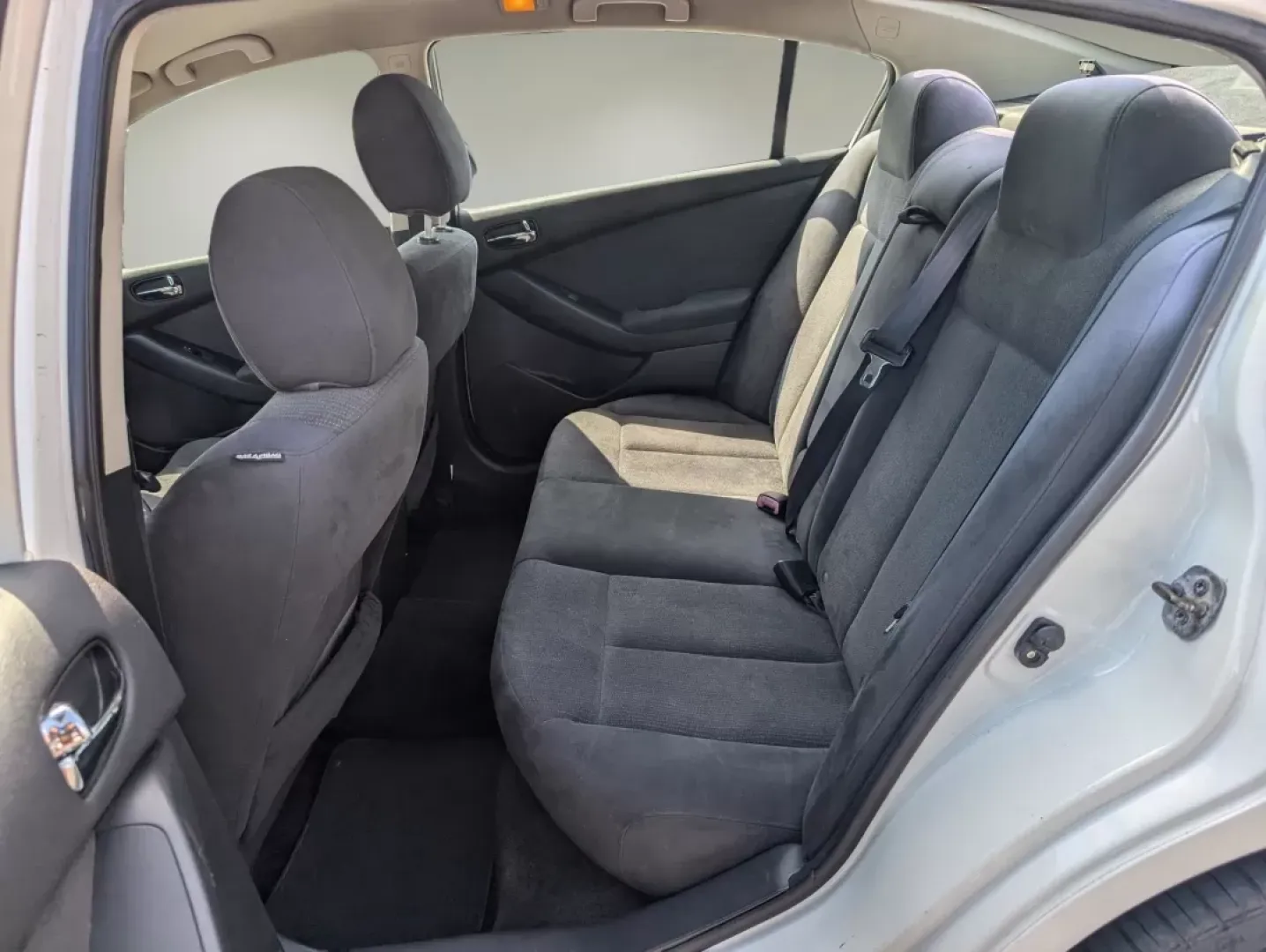 2010 Winter Frost Pearl /Charcoal Nissan Altima 2.5 S (1N4AL2AP9AN) with an Other engine, located at 1430 Gateway Drive, Opelika, AL, 36801, (334) 239-0944, 32.637871, -85.409790 - Discover the perfect blend of style, comfort, and affordability with this 2010 Nissan Altima 2.5 S, ideal for budget-conscious buyers searching for a reliable sedan that fits seamlessly into their busy lifestyles. Whether you're commuting to work, running errands around Phenix City, or embarking on - Photo#11