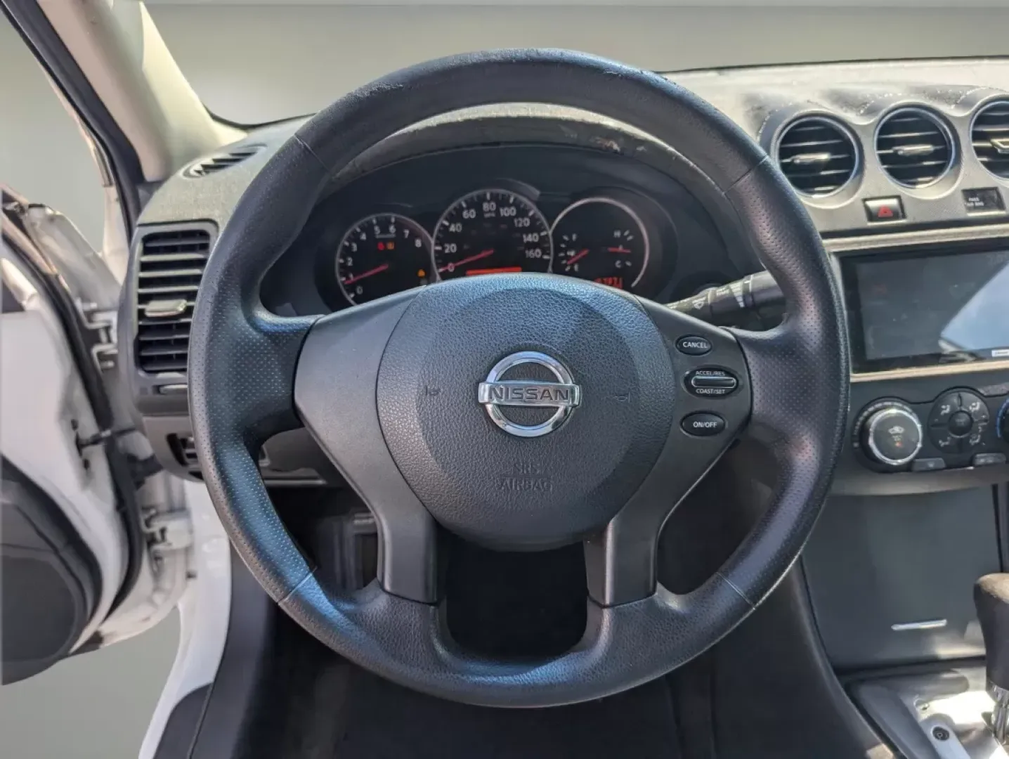 2010 Winter Frost Pearl /Charcoal Nissan Altima 2.5 S (1N4AL2AP9AN) with an Other engine, located at 1430 Gateway Drive, Opelika, AL, 36801, (334) 239-0944, 32.637871, -85.409790 - Discover the perfect blend of style, comfort, and affordability with this 2010 Nissan Altima 2.5 S, ideal for budget-conscious buyers searching for a reliable sedan that fits seamlessly into their busy lifestyles. Whether you're commuting to work, running errands around Phenix City, or embarking on - Photo#16