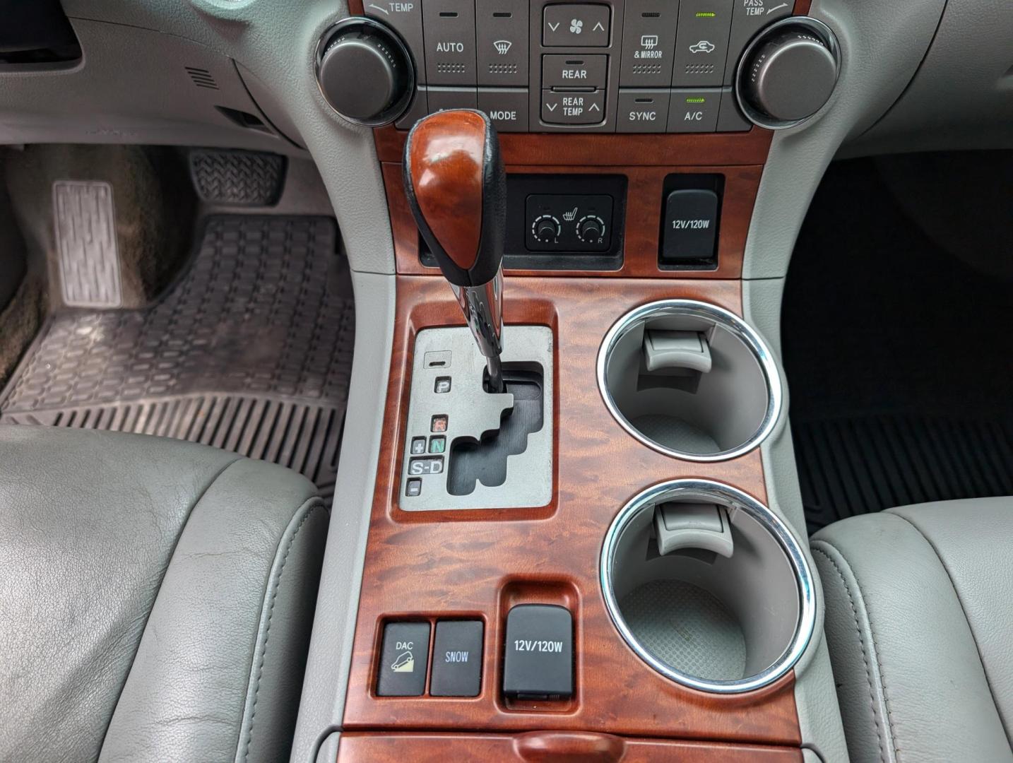 2010 Toyota Highlander Limited (5TDDK3EH2AS) with an Gas V6 3.5L/ engine, 5-Speed Automatic transmission, located at 3959 U.S. 80 W, Phenix City, AL, 36870, (334) 297-4885, 32.469296, -85.135185 - 2010 Toyota Highlander Limited - Photo#13