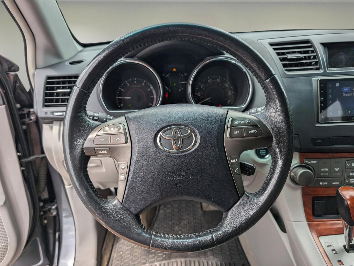 2010 Toyota Highlander Limited (5TDDK3EH2AS) with an Gas V6 3.5L/ engine, 5-Speed Automatic transmission, located at 3959 U.S. 80 W, Phenix City, AL, 36870, (334) 297-4885, 32.469296, -85.135185 - 2010 Toyota Highlander Limited - Photo#15