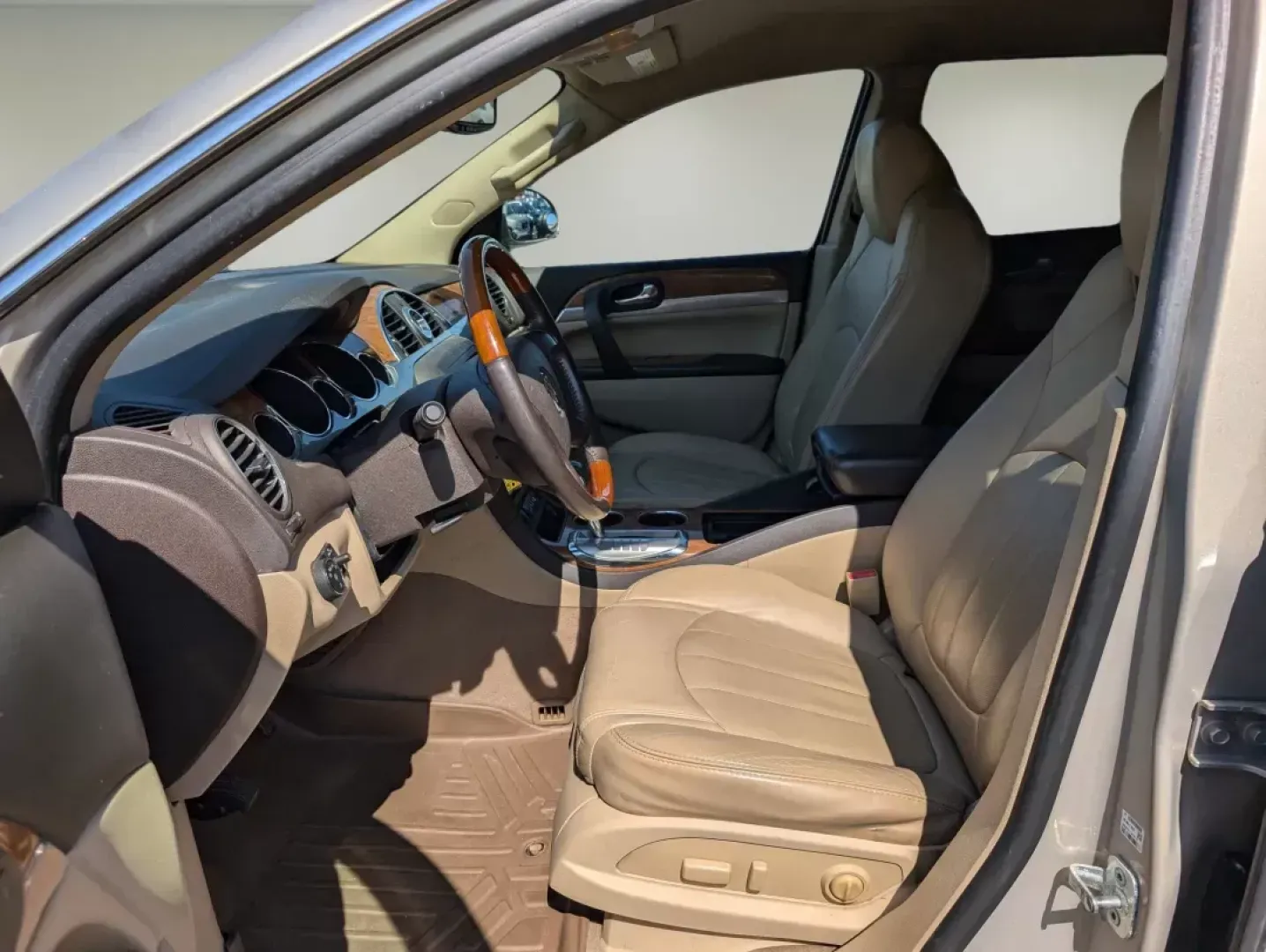2011 /Cashmere With Cocoa Accents Buick Enclave CXL-1 (5GAKRBED8BJ) with an Gas V6 3.6L/217 engine, 6-Speed Automatic transmission, located at 7000 Northlake Connector, Columbus, GA, 31904, (706) 987-8085, 32.524975, -84.978134 - 2011 Buick Enclave CXL-1 - Photo#8