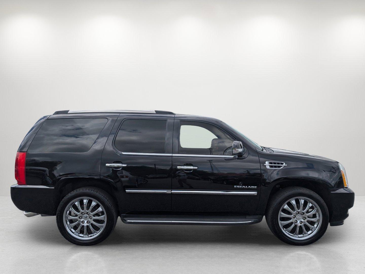 2011 /Ebony/Ebony Cadillac Escalade Base (1GYS3AEF7BR) with an Gas/Ethanol V8 6.2L/376 engine, 6-Speed Automatic transmission, located at 7000 Northlake Connector, Columbus, GA, 31904, (706) 987-8085, 32.524975, -84.978134 - 2011 Cadillac Escalade Base - Photo#3
