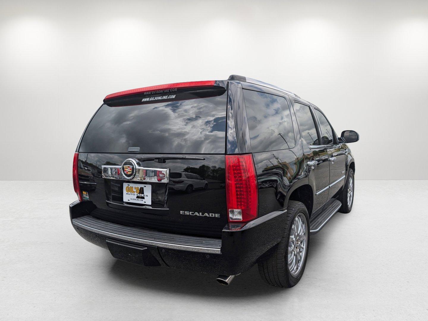 2011 /Ebony/Ebony Cadillac Escalade Base (1GYS3AEF7BR) with an Gas/Ethanol V8 6.2L/376 engine, 6-Speed Automatic transmission, located at 7000 Northlake Connector, Columbus, GA, 31904, (706) 987-8085, 32.524975, -84.978134 - 2011 Cadillac Escalade Base - Photo#4