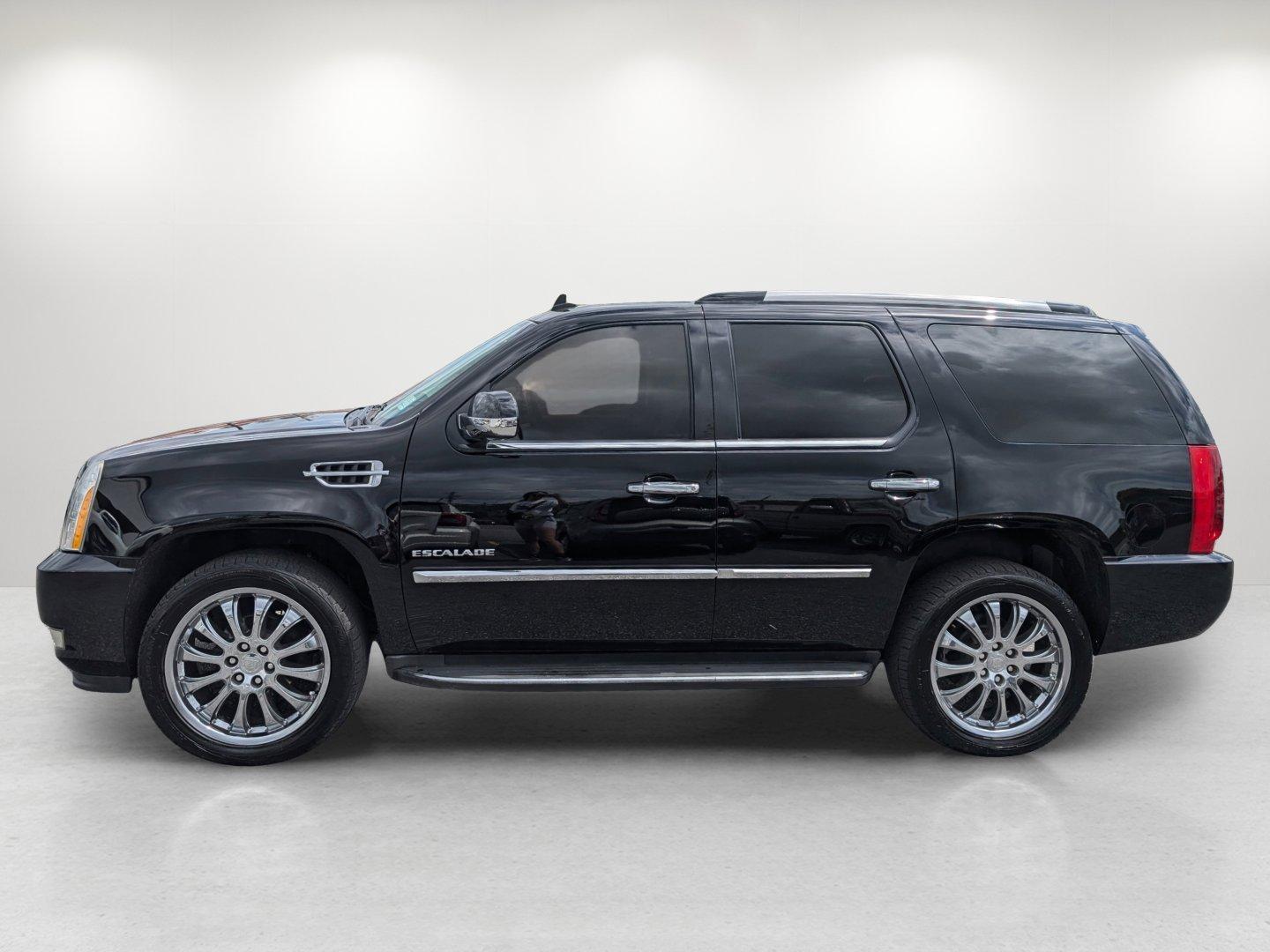 2011 /Ebony/Ebony Cadillac Escalade Base (1GYS3AEF7BR) with an Gas/Ethanol V8 6.2L/376 engine, 6-Speed Automatic transmission, located at 7000 Northlake Connector, Columbus, GA, 31904, (706) 987-8085, 32.524975, -84.978134 - 2011 Cadillac Escalade Base - Photo#7