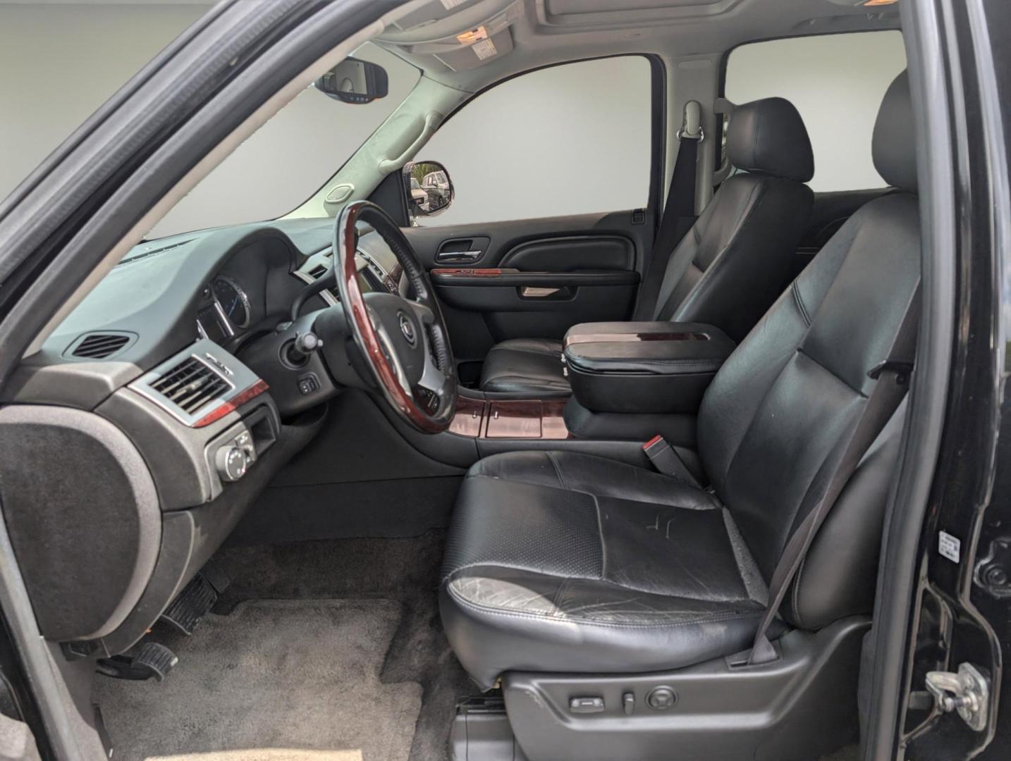 2011 /Ebony/Ebony Cadillac Escalade Base (1GYS3AEF7BR) with an Gas/Ethanol V8 6.2L/376 engine, 6-Speed Automatic transmission, located at 7000 Northlake Connector, Columbus, GA, 31904, (706) 987-8085, 32.524975, -84.978134 - 2011 Cadillac Escalade Base - Photo#9