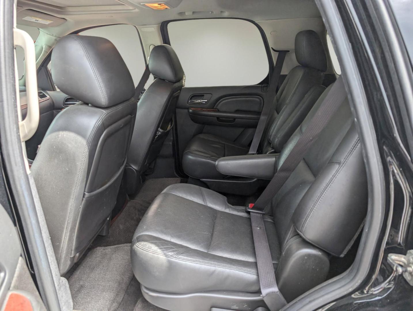 2011 /Ebony/Ebony Cadillac Escalade Base (1GYS3AEF7BR) with an Gas/Ethanol V8 6.2L/376 engine, 6-Speed Automatic transmission, located at 7000 Northlake Connector, Columbus, GA, 31904, (706) 987-8085, 32.524975, -84.978134 - 2011 Cadillac Escalade Base - Photo#10