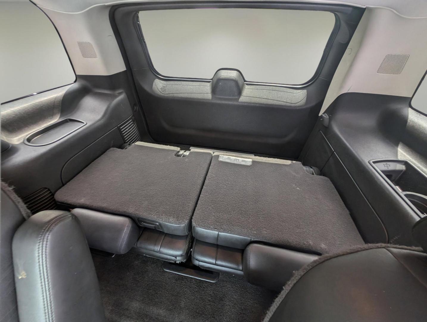 2011 /Ebony/Ebony Cadillac Escalade Base (1GYS3AEF7BR) with an Gas/Ethanol V8 6.2L/376 engine, 6-Speed Automatic transmission, located at 7000 Northlake Connector, Columbus, GA, 31904, (706) 987-8085, 32.524975, -84.978134 - 2011 Cadillac Escalade Base - Photo#11