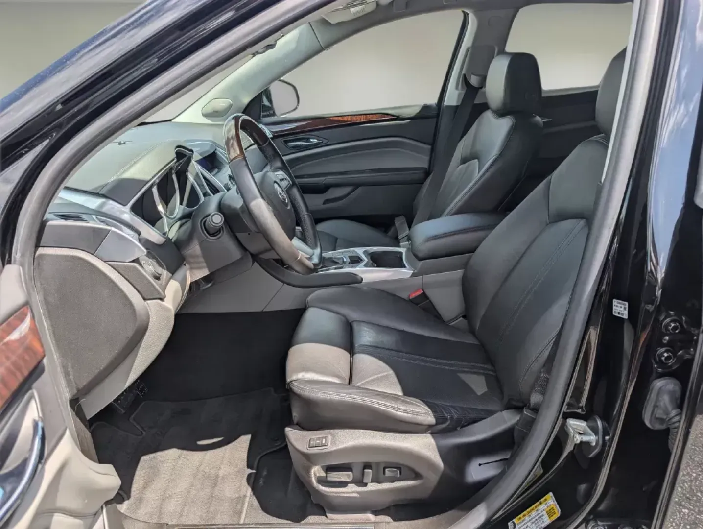 2011 /Ebony w/Titanium accents Cadillac SRX Luxury Collection (3GYFNAEY7BS) with an Gas V6 3.0L/183 engine, 6-Speed Automatic w/OD transmission, located at 3959 U.S. 80 W, Phenix City, AL, 36870, (334) 297-4885, 32.469296, -85.135185 - 2011 Cadillac SRX Luxury Collection - Photo#10