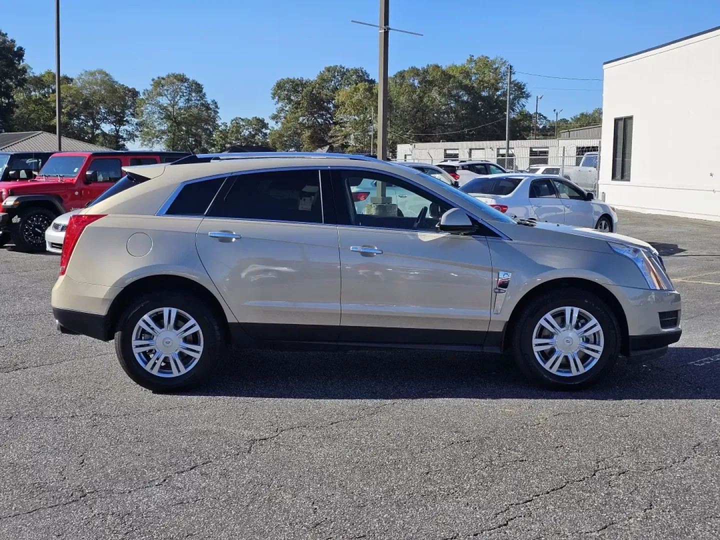 2011 /Shale w/Brownstone accents Cadillac SRX Luxury Collection (3GYFNAEY7BS) with an Other engine, located at 3959 U.S. 80 W, Phenix City, AL, 36870, (334) 297-4885, 32.469296, -85.135185 - Discover your next adventure with the luxurious 2011 Cadillac SRX, perfect for growing families or individuals who crave both comfort and style in their daily commute. Whether you're heading out for a weekend getaway or simply navigating through the bustling streets of Phenix City, AL, this SUV is d - Photo#3