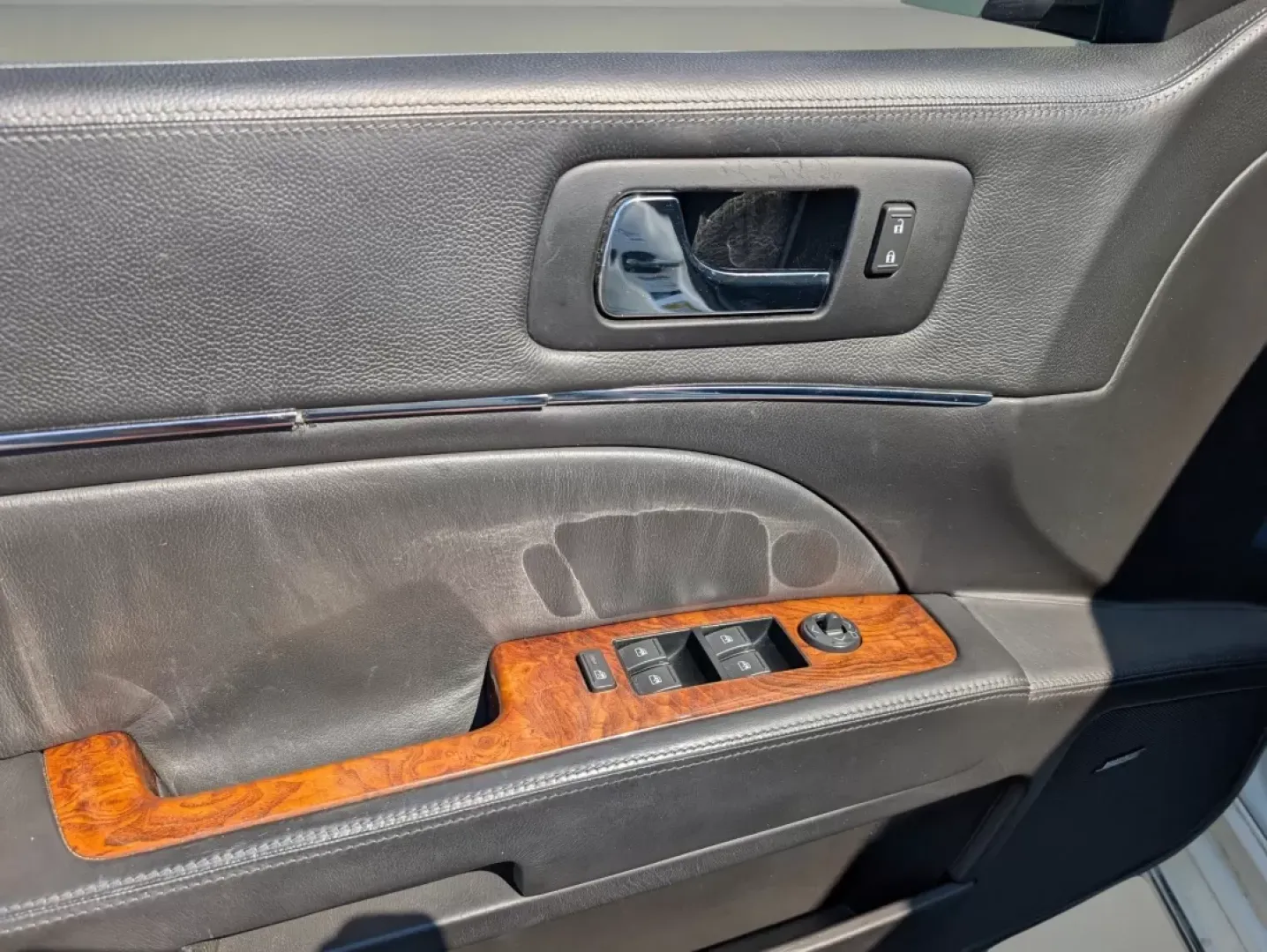 2011 /Ebony Cadillac STS RWD w/1SC (1G6DX6ED6B0) with an Other engine, located at 3959 U.S. 80 W, Phenix City, AL, 36870, (334) 297-4885, 32.469296, -85.135185 - Experience luxury and performance with our stunning 2011 Cadillac STS, available now at Gils Auto in Phenix City, AL. Nestled conveniently at 3959 U.S. 80 W, Phenix City, AL 36870, our Buy Here Pay Here dealership is designed to provide guaranteed approval for all customers, making it easier than ev - Photo#8