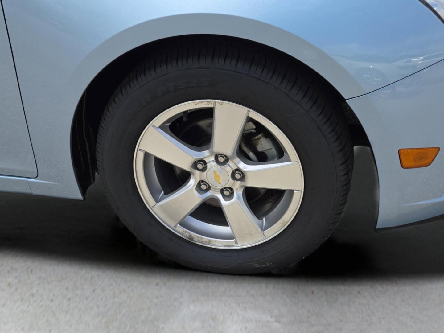 2011 /Medium Titanium Chevrolet Cruze LT w/1LT (1G1PF5S92B7) with an Turbocharged Gas I4 1.4L/83 engine, 6-Speed automatic w/OD transmission, located at 1430 Gateway Drive, Opelika, AL, 36801, (334) 239-0944, 32.637871, -85.409790 - 2011 Chevrolet Cruze LT w/1LT - Photo#2