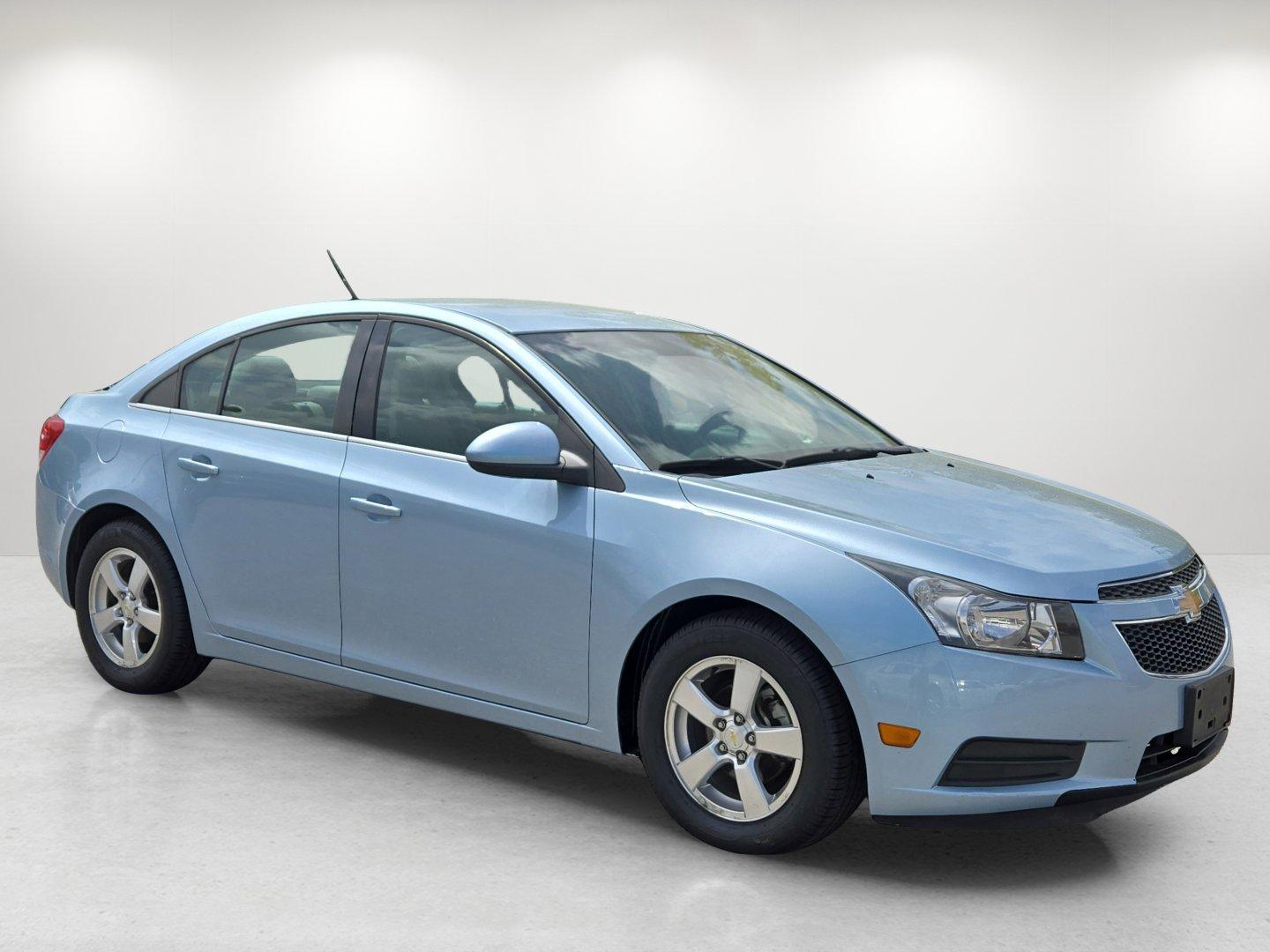 2011 /Medium Titanium Chevrolet Cruze LT w/1LT (1G1PF5S92B7) with an Turbocharged Gas I4 1.4L/83 engine, 6-Speed automatic w/OD transmission, located at 1430 Gateway Drive, Opelika, AL, 36801, (334) 239-0944, 32.637871, -85.409790 - 2011 Chevrolet Cruze LT w/1LT - Photo#3