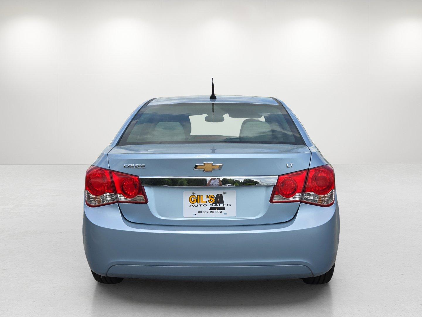 2011 /Medium Titanium Chevrolet Cruze LT w/1LT (1G1PF5S92B7) with an Turbocharged Gas I4 1.4L/83 engine, 6-Speed automatic w/OD transmission, located at 1430 Gateway Drive, Opelika, AL, 36801, (334) 239-0944, 32.637871, -85.409790 - 2011 Chevrolet Cruze LT w/1LT - Photo#6
