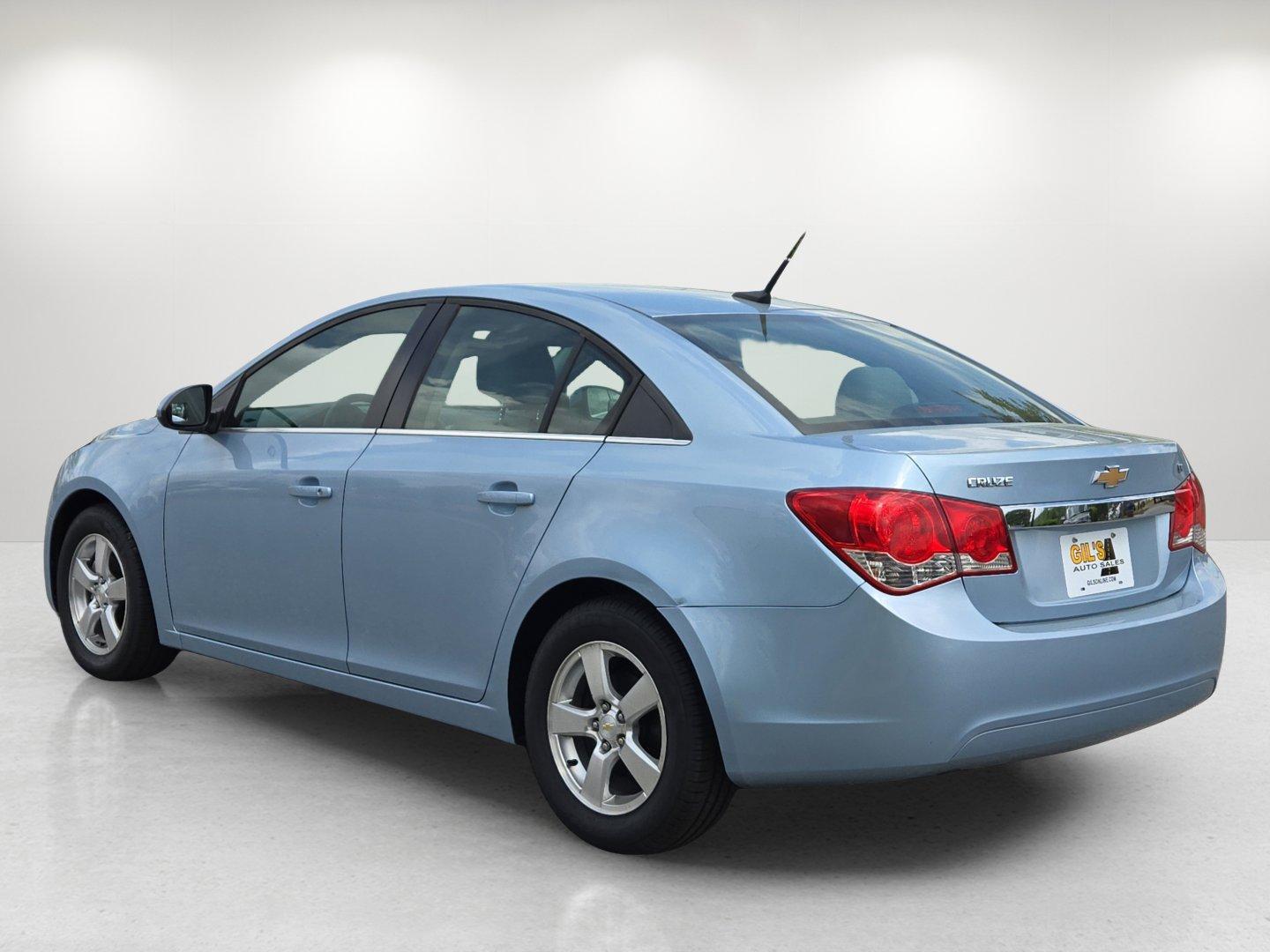 2011 /Medium Titanium Chevrolet Cruze LT w/1LT (1G1PF5S92B7) with an Turbocharged Gas I4 1.4L/83 engine, 6-Speed automatic w/OD transmission, located at 1430 Gateway Drive, Opelika, AL, 36801, (334) 239-0944, 32.637871, -85.409790 - 2011 Chevrolet Cruze LT w/1LT - Photo#7