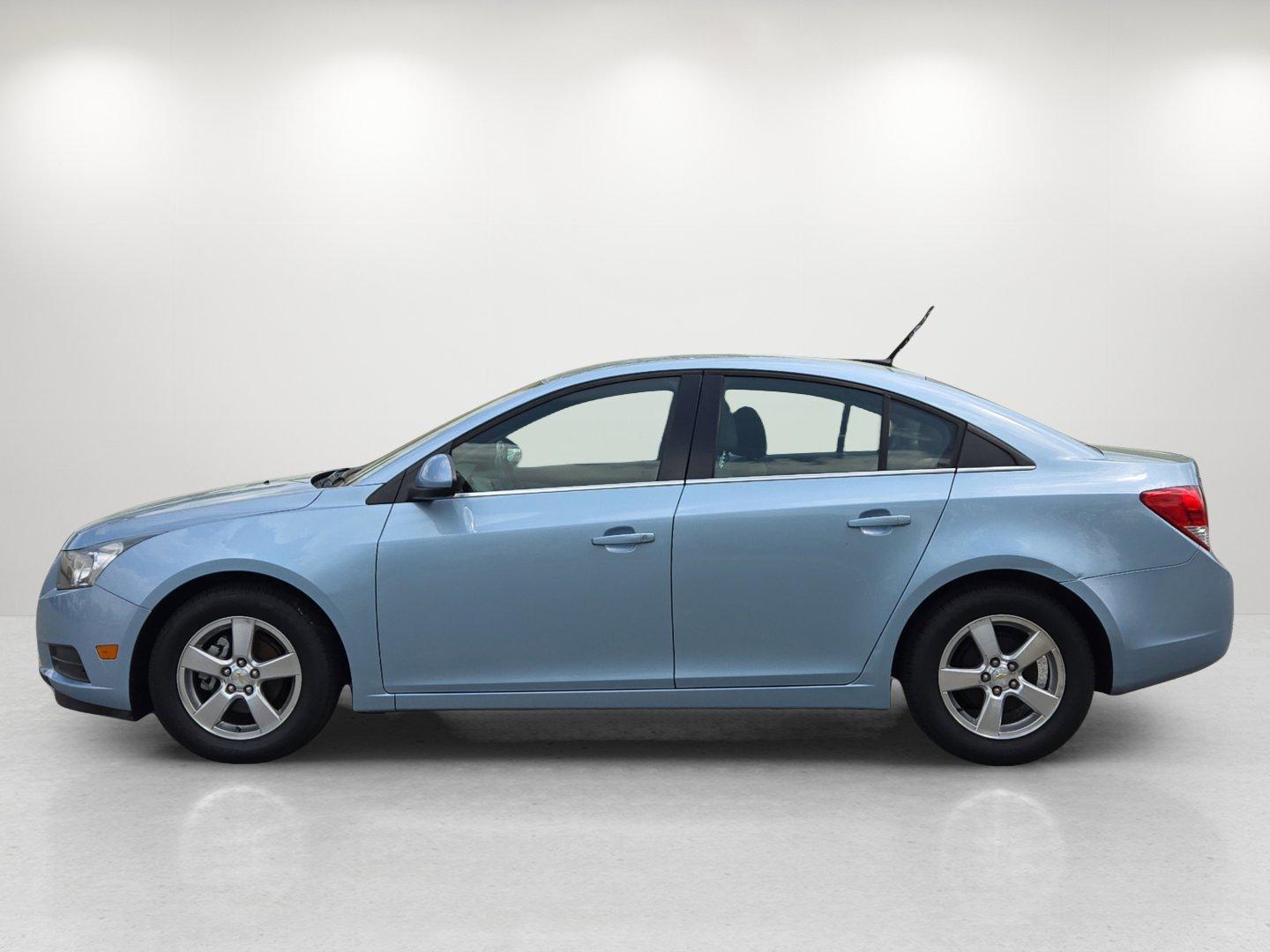 2011 /Medium Titanium Chevrolet Cruze LT w/1LT (1G1PF5S92B7) with an Turbocharged Gas I4 1.4L/83 engine, 6-Speed automatic w/OD transmission, located at 1430 Gateway Drive, Opelika, AL, 36801, (334) 239-0944, 32.637871, -85.409790 - 2011 Chevrolet Cruze LT w/1LT - Photo#8