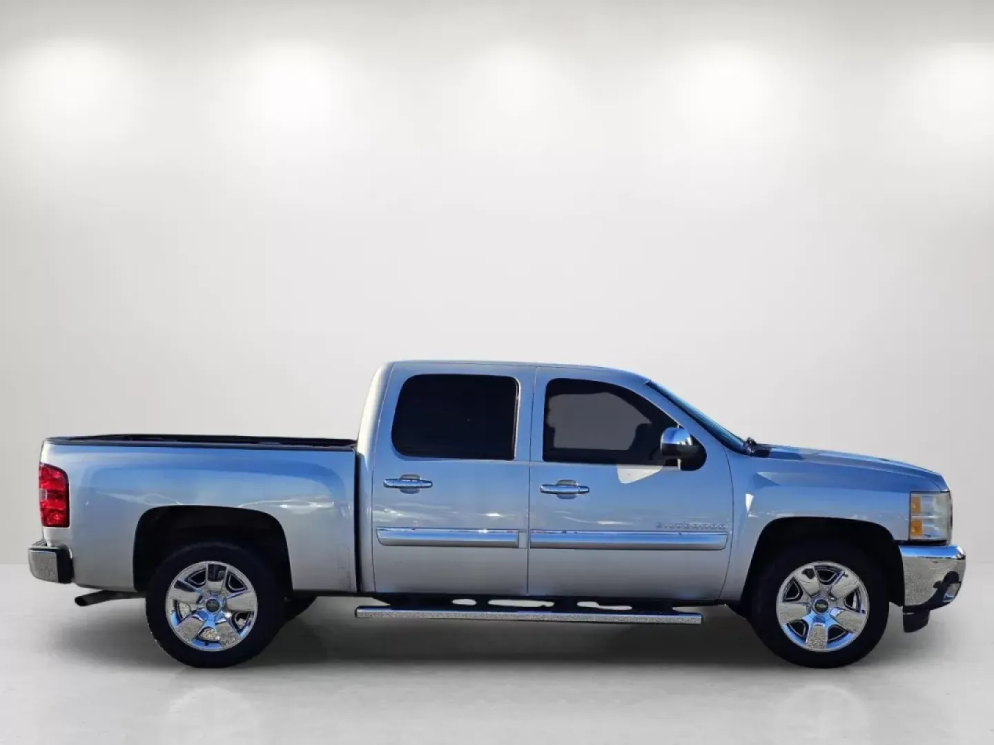 2011 /Ebony Chevrolet Silverado 1500 LT (3GCPCSE09BG) with an Other engine, located at 3959 U.S. 80 W, Phenix City, AL, 36870, (334) 297-4885, 32.469296, -85.135185 - **Discover Your Next Adventure with This 2011 Chevrolet Silverado 1500 LT Crew Cab at Gils Auto!**<br /> <br /> Are you ready to elevate your lifestyle and embark on unforgettable journeys? Look no further than this stunning 2011 Chevrolet Silverado 1500 LT Crew Cab pickup truck, boasting a perfect - Photo#4