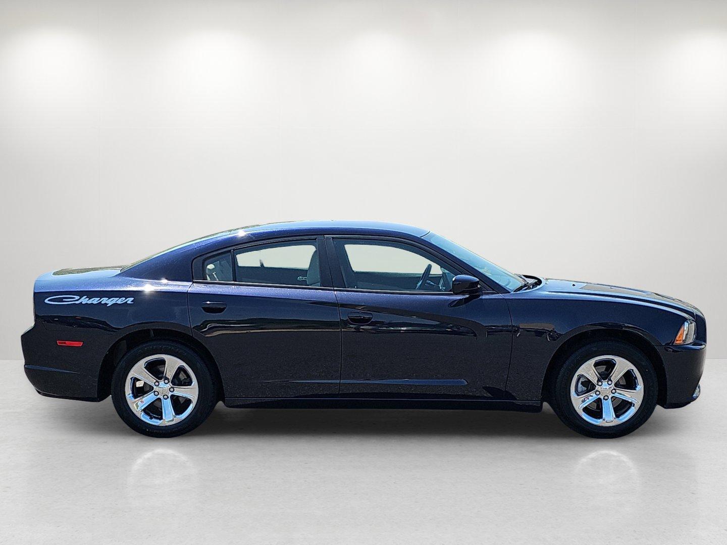 2011 /Black/Light Frost Beige Interior Dodge Charger SE (2B3CL3CG4BH) with an Gas V6 3.6L/220 engine, 5-Speed Automatic transmission, located at 521 Old Farm Lane Rd, Prattville, AL, 36066, (334) 325-1505, 32.482460, -86.416367 - 2011 Dodge Charger SE - Photo#4