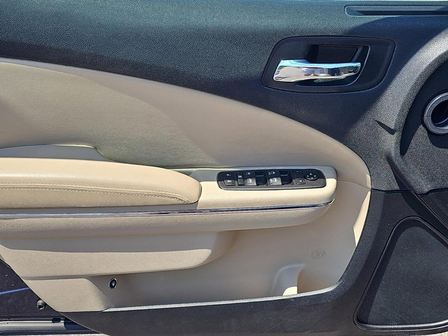 2011 /Black/Light Frost Beige Interior Dodge Charger SE (2B3CL3CG4BH) with an Gas V6 3.6L/220 engine, 5-Speed Automatic transmission, located at 521 Old Farm Lane Rd, Prattville, AL, 36066, (334) 325-1505, 32.482460, -86.416367 - 2011 Dodge Charger SE - Photo#9