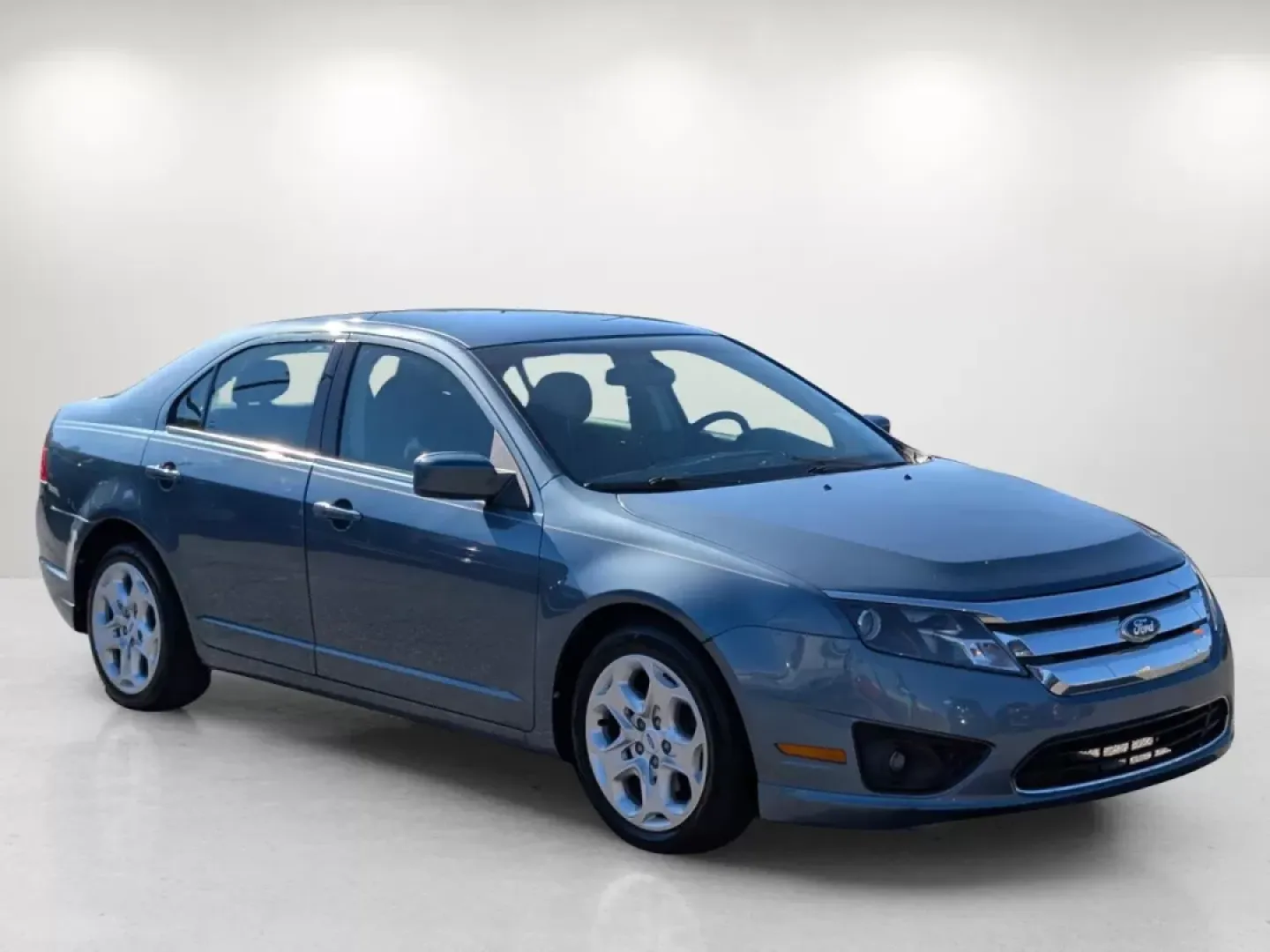 2011 Ford Fusion SE (3FAHP0HA3BR) with an Other engine, located at 1430 Gateway Drive, Opelika, AL, 36801, (334) 239-0944, 32.637871, -85.409790 - ### Discover Your Perfect Ride: 2011 Ford Fusion SE at Gils Auto<br /> <br /> Are you in search of a reliable sedan that seamlessly fits into your everyday lifestyle? Whether you're commuting to work, running errands, or taking the kids to soccer practice, the 2011 Ford Fusion SE is the vehicle that - Photo#2