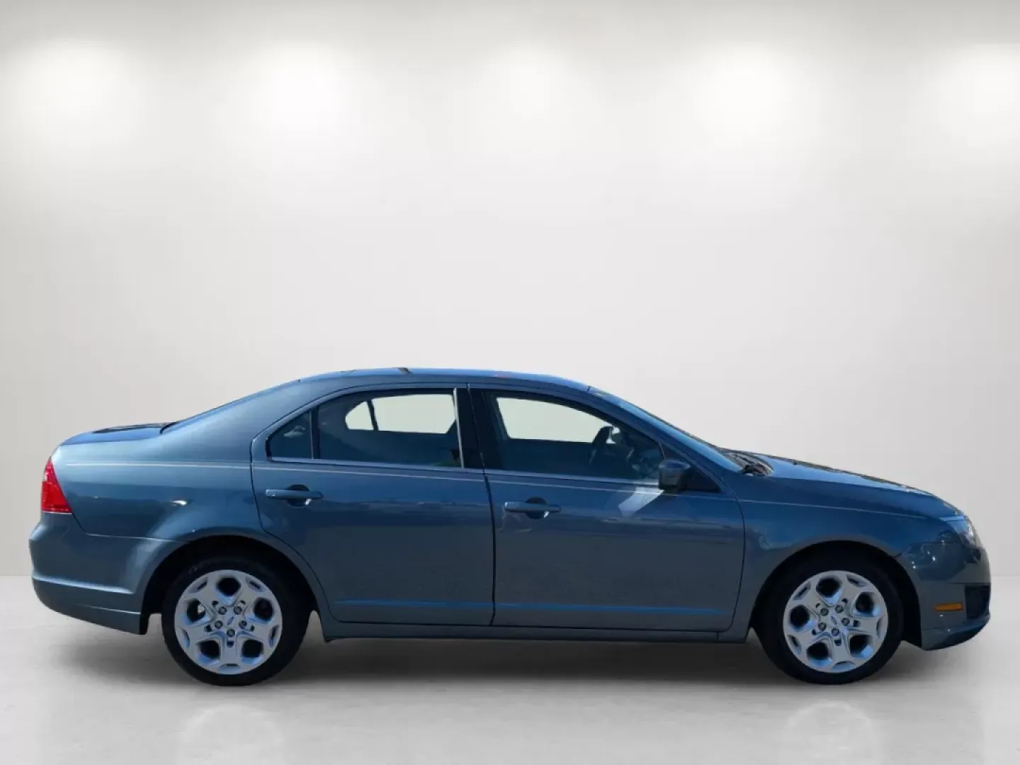 2011 Ford Fusion SE (3FAHP0HA3BR) with an Other engine, located at 1430 Gateway Drive, Opelika, AL, 36801, (334) 239-0944, 32.637871, -85.409790 - ### Discover Your Perfect Ride: 2011 Ford Fusion SE at Gils Auto<br /> <br /> Are you in search of a reliable sedan that seamlessly fits into your everyday lifestyle? Whether you're commuting to work, running errands, or taking the kids to soccer practice, the 2011 Ford Fusion SE is the vehicle that - Photo#3
