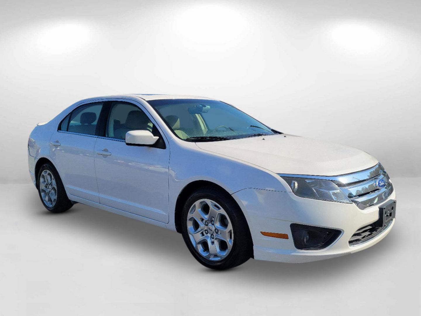 2011 White Ford Fusion SE (3FAHP0HA6BR) with an Gas I4 2.5L/152 engine, located at 521 Old Farm Lane Rd, Prattville, AL, 36066, (334) 325-1505, 32.482460, -86.416367 - 2011 Ford Fusion SE - Photo#2