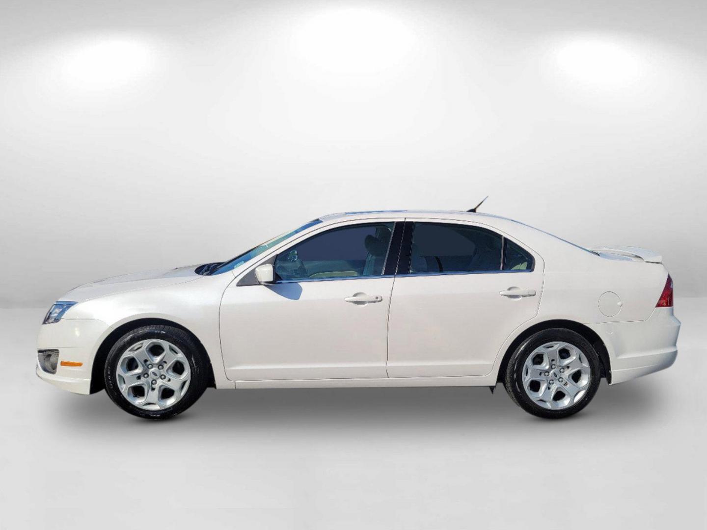 2011 White Ford Fusion SE (3FAHP0HA6BR) with an Gas I4 2.5L/152 engine, located at 521 Old Farm Lane Rd, Prattville, AL, 36066, (334) 325-1505, 32.482460, -86.416367 - 2011 Ford Fusion SE - Photo#7