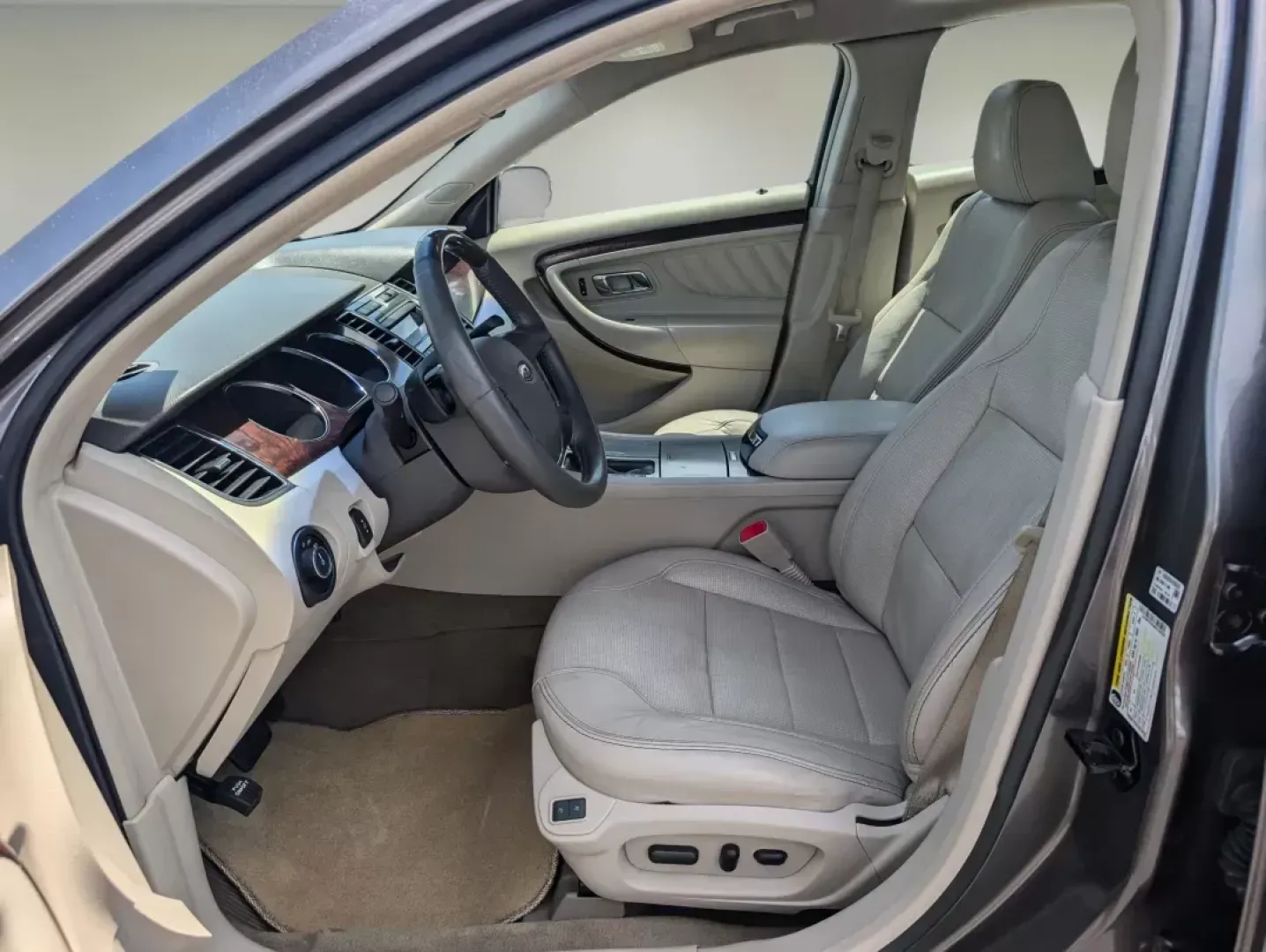 2011 Ford Taurus Limited (1FAHP2FW6BG) with an Gas V6 3.5L/213 engine, 6-Speed Automatic w/OD SelectShift transmission, located at 7000 Northlake Connector, Columbus, GA, 31904, (706) 987-8085, 32.524975, -84.978134 - 2011 Ford Taurus Limited - Photo#9