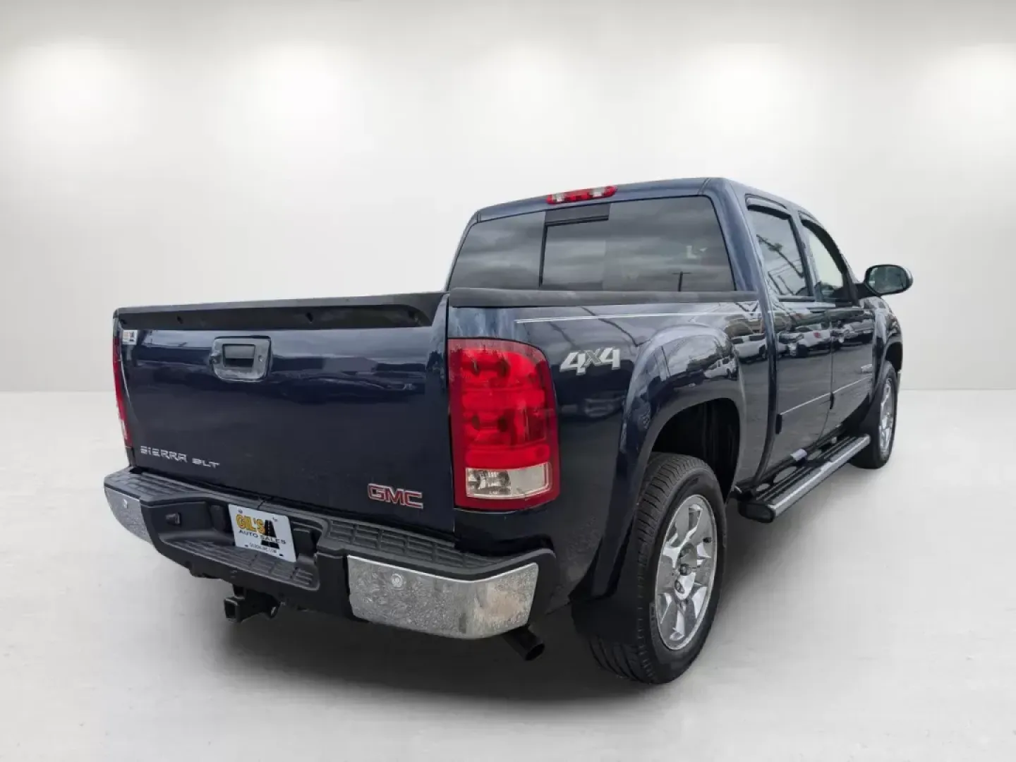 2011 /Very Dark Cashmere/Light Cashmere GMC Sierra 1500 SLT (3GTP2WE30BG) with an Gas/Ethanol V8 5.3L/323 engine, 6-Speed Automatic transmission, located at 3959 U.S. 80 W, Phenix City, AL, 36870, (334) 297-4885, 32.469296, -85.135185 - 2011 GMC Sierra 1500 SLT - Photo#4