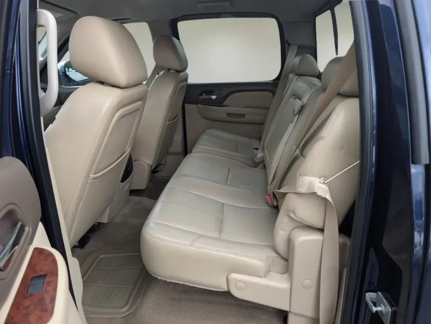 2011 /Very Dark Cashmere/Light Cashmere GMC Sierra 1500 SLT (3GTP2WE30BG) with an Gas/Ethanol V8 5.3L/323 engine, 6-Speed Automatic transmission, located at 3959 U.S. 80 W, Phenix City, AL, 36870, (334) 297-4885, 32.469296, -85.135185 - 2011 GMC Sierra 1500 SLT - Photo#10
