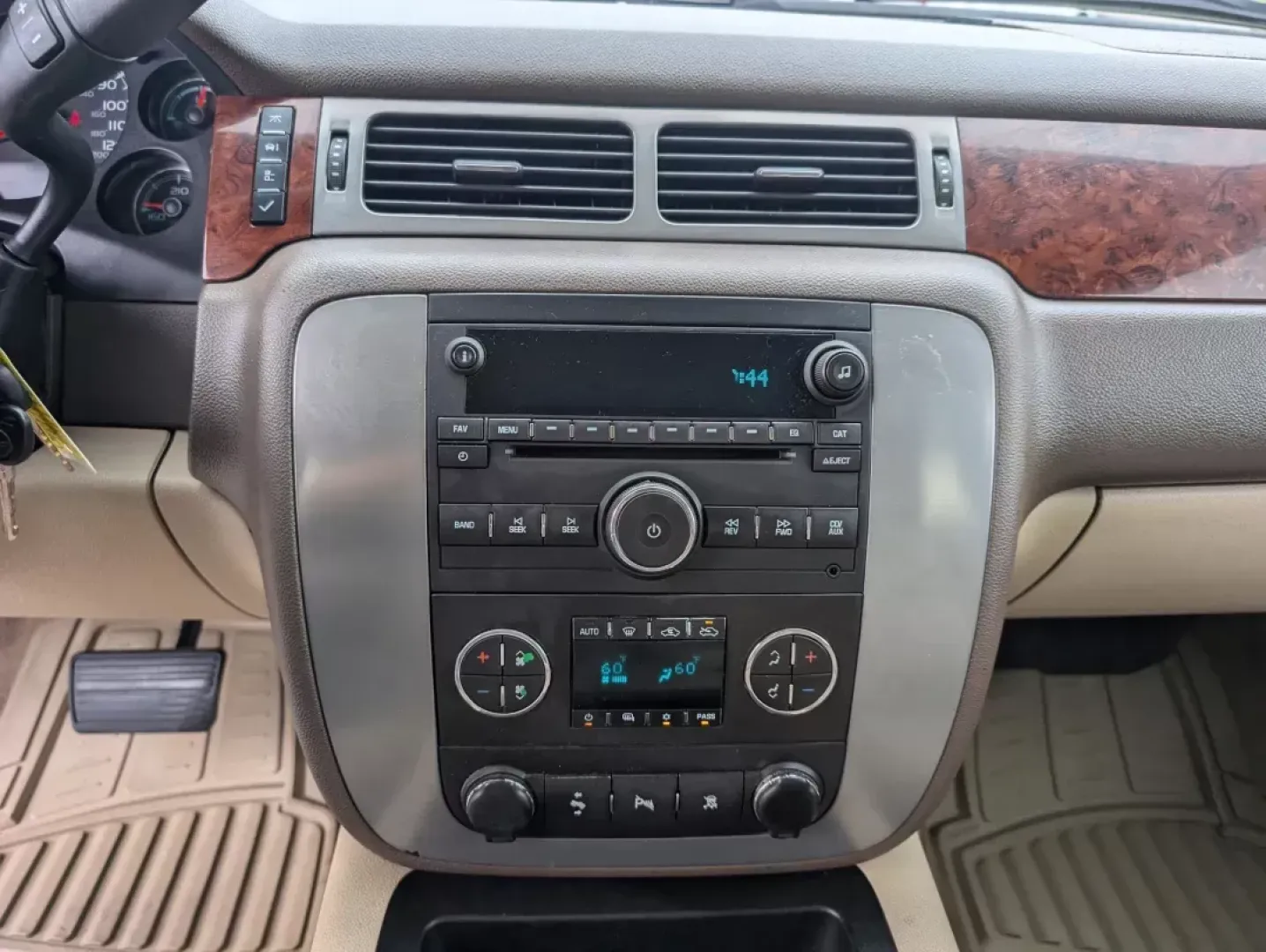 2011 /Very Dark Cashmere/Light Cashmere GMC Sierra 1500 SLT (3GTP2WE30BG) with an Gas/Ethanol V8 5.3L/323 engine, 6-Speed Automatic transmission, located at 3959 U.S. 80 W, Phenix City, AL, 36870, (334) 297-4885, 32.469296, -85.135185 - 2011 GMC Sierra 1500 SLT - Photo#13
