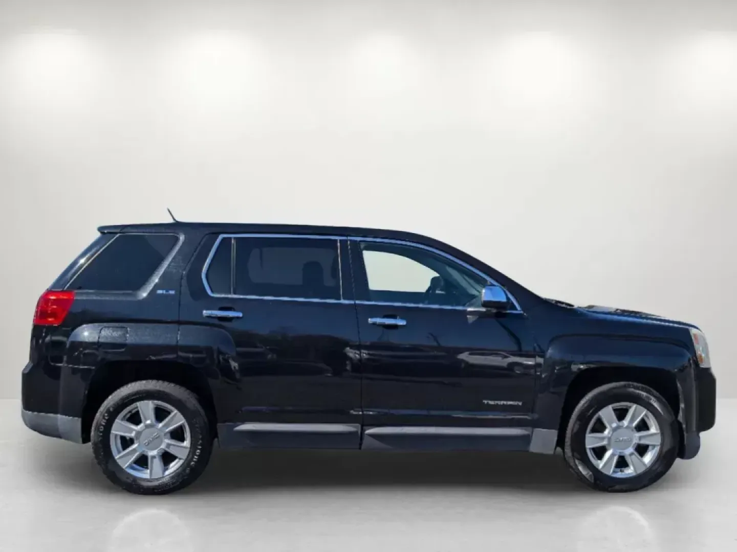 2011 /Jet Black GMC Terrain SLE-1 (2CTALMEC9B6) with an Other engine, located at 1430 Gateway Drive, Opelika, AL, 36801, (334) 239-0944, 32.637871, -85.409790 - **Discover Your Next Adventure with the 2011 GMC Terrain SLE-1 at Gils Auto in Opelika, AL!**<br /> <br /> Are you ready to elevate your lifestyle with a vehicle that suits both your daily commute and weekend adventures? Look no further than the 2011 GMC Terrain SLE-1, available now at Gils Auto, yo - Photo#4