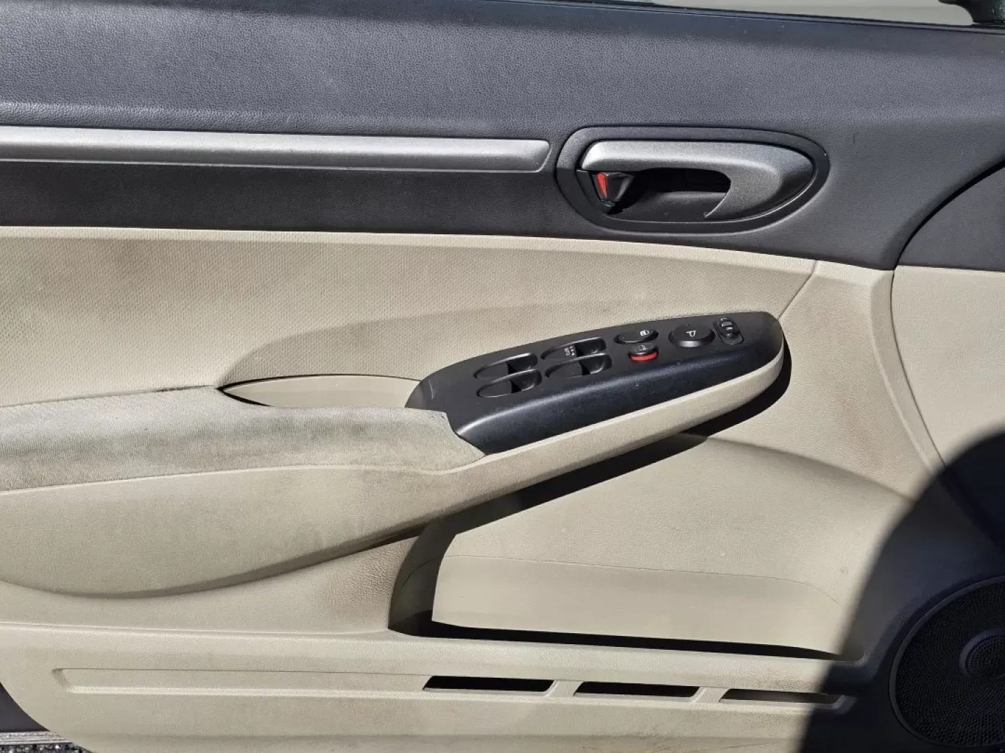 2011 Honda Civic Sdn EX (19XFA1F84BE) with an Other engine, located at 521 Old Farm Lane Rd, Prattville, AL, 36066, (334) 325-1505, 32.482460, -86.416367 - **Experience the Road Like Never Before with This 2011 Honda Civic EX Perfect for Commuters and Families Alike!**<br /> <br /> Are you in the market for a reliable vehicle that seamlessly blends style, comfort, and affordability? Look no further than this stunning 2011 Honda Civic Sedan EX, availab - Photo#8