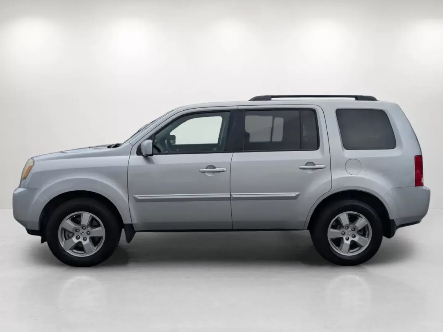2011 Honda Pilot EX (5FNYF3H40BB) with an Other engine, located at 1430 Gateway Drive, Opelika, AL, 36801, (334) 239-0944, 32.637871, -85.409790 - **Discover Your Next Adventure with the 2011 Honda Pilot EX at Gils Auto - Opelika!**<br /> <br /> Are you seeking a reliable and versatile vehicle that caters to your family's needs or weekend escapades? Look no further than the 2011 Honda Pilot EX, available now at Gils Auto located at 1430 Gatewa - Photo#7