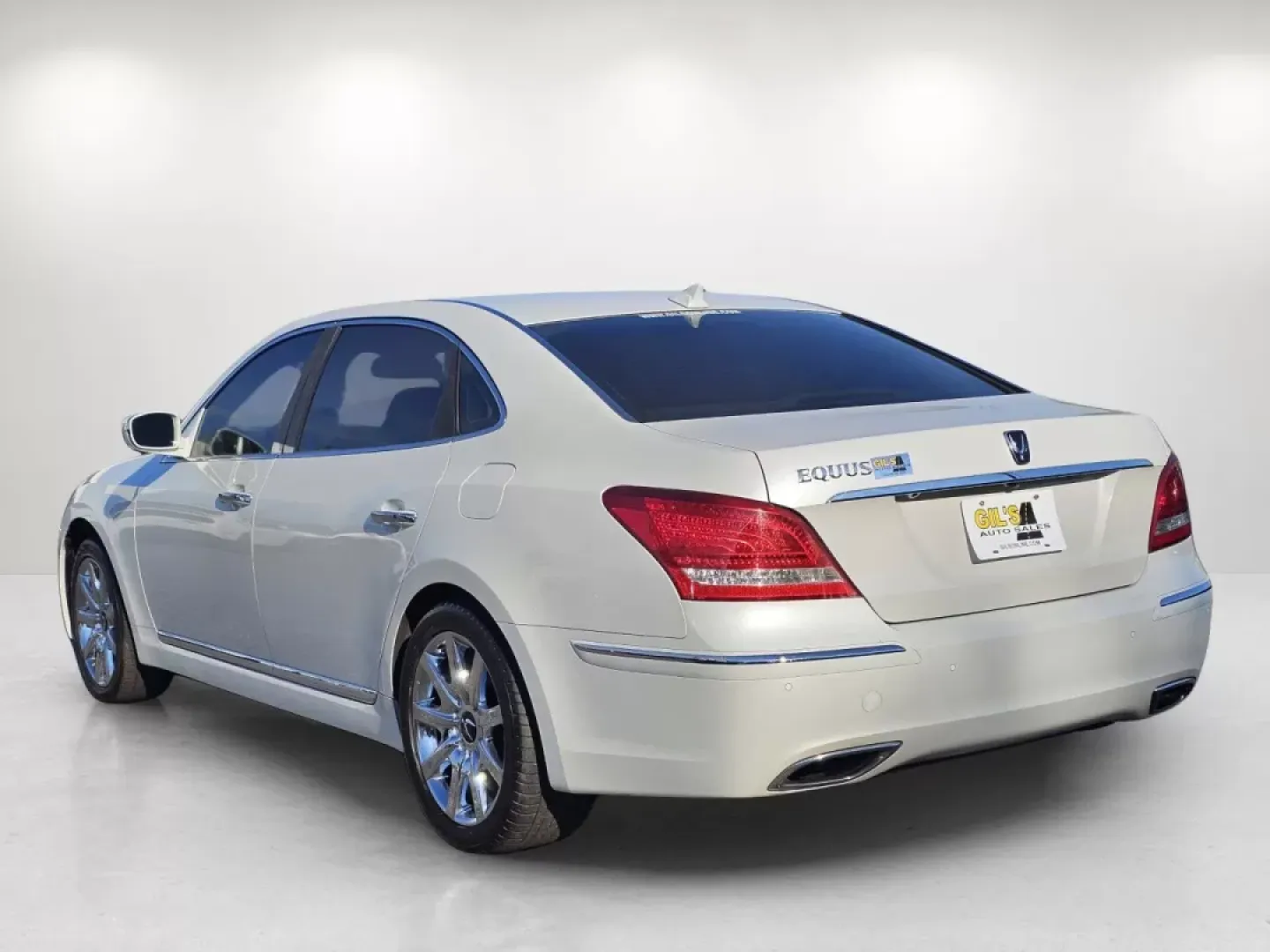 2011 /Cashmere Hyundai Equus Ultimate (KMHGH4JF5BU) with an Other engine, located at 3959 U.S. 80 W, Phenix City, AL, 36870, (334) 297-4885, 32.469296, -85.135185 - **Experience Luxury and Comfort with the 2011 Hyundai Equus at Gils Auto Phenix City, AL!**<br /> <br /> Step into a world of sophistication and reliability with the 2011 Hyundai Equus, a vehicle that promises to elevate your driving experience. Whether you're commuting to work, dropping the kids o - Photo#6