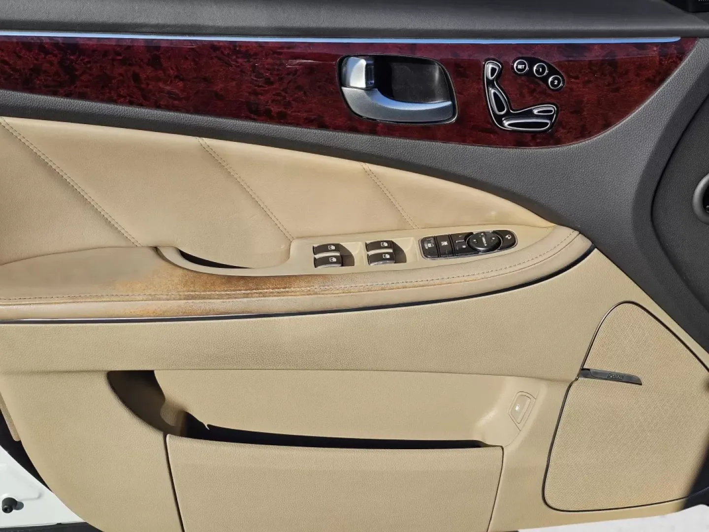 2011 /Cashmere Hyundai Equus Ultimate (KMHGH4JF5BU) with an Other engine, located at 3959 U.S. 80 W, Phenix City, AL, 36870, (334) 297-4885, 32.469296, -85.135185 - **Experience Luxury and Comfort with the 2011 Hyundai Equus at Gils Auto Phenix City, AL!**<br /> <br /> Step into a world of sophistication and reliability with the 2011 Hyundai Equus, a vehicle that promises to elevate your driving experience. Whether you're commuting to work, dropping the kids o - Photo#8