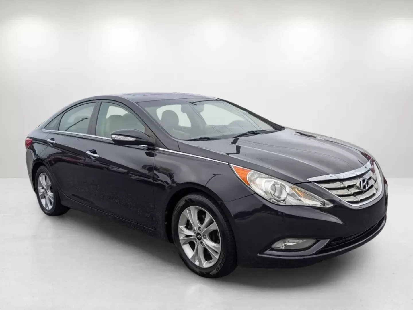 2011 /Camel Hyundai Sonata Ltd (5NPEC4AC2BH) with an Other engine, located at 5115 14th Ave., Columbus, GA, 31904, (706) 323-0345, 32.511494, -84.971046 - **Drive Into Your Next Adventure with the 2011 Hyundai Sonata at Gils Auto!**<br /> <br /> Are you ready to elevate your daily commute or embark on family road trips? The 2011 Hyundai Sonata, now available at Gils Auto in Phenix City, AL, is the perfect blend of style, comfort, and reliability that - Photo#2