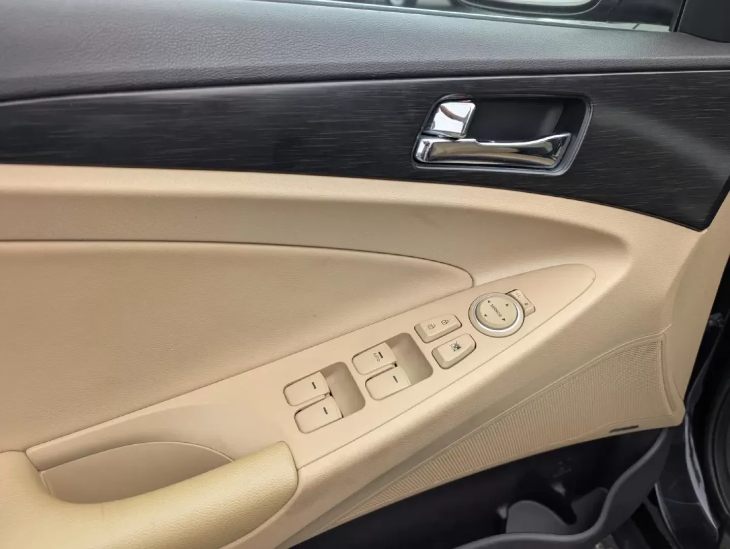 2011 /Camel Hyundai Sonata Ltd (5NPEC4AC2BH) with an Other engine, located at 5115 14th Ave., Columbus, GA, 31904, (706) 323-0345, 32.511494, -84.971046 - **Drive Into Your Next Adventure with the 2011 Hyundai Sonata at Gils Auto!**<br /> <br /> Are you ready to elevate your daily commute or embark on family road trips? The 2011 Hyundai Sonata, now available at Gils Auto in Phenix City, AL, is the perfect blend of style, comfort, and reliability that - Photo#8