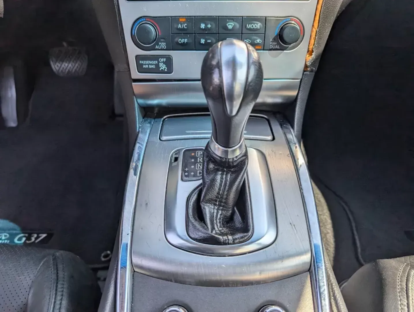 2011 /Graphite Infiniti G37 Sedan Journey (JN1CV6AP3BM) with an Gas V6 3.7L/225 engine, 7-Speed Automatic w/OD transmission, located at 804 22nd Ave, Phenix City, AL, 36870, (334) 297-1860, 32.484749, -85.024475 - Elevate your daily drive with the stunning 2011 Infiniti G37 Sedan, now available at Gils Auto - Phenix City #2! This sophisticated sedan is not just a mode of transportation; it's a lifestyle upgrade, perfectly suited for professionals, growing families, or anyone seeking a blend of luxury and perf - Photo#13